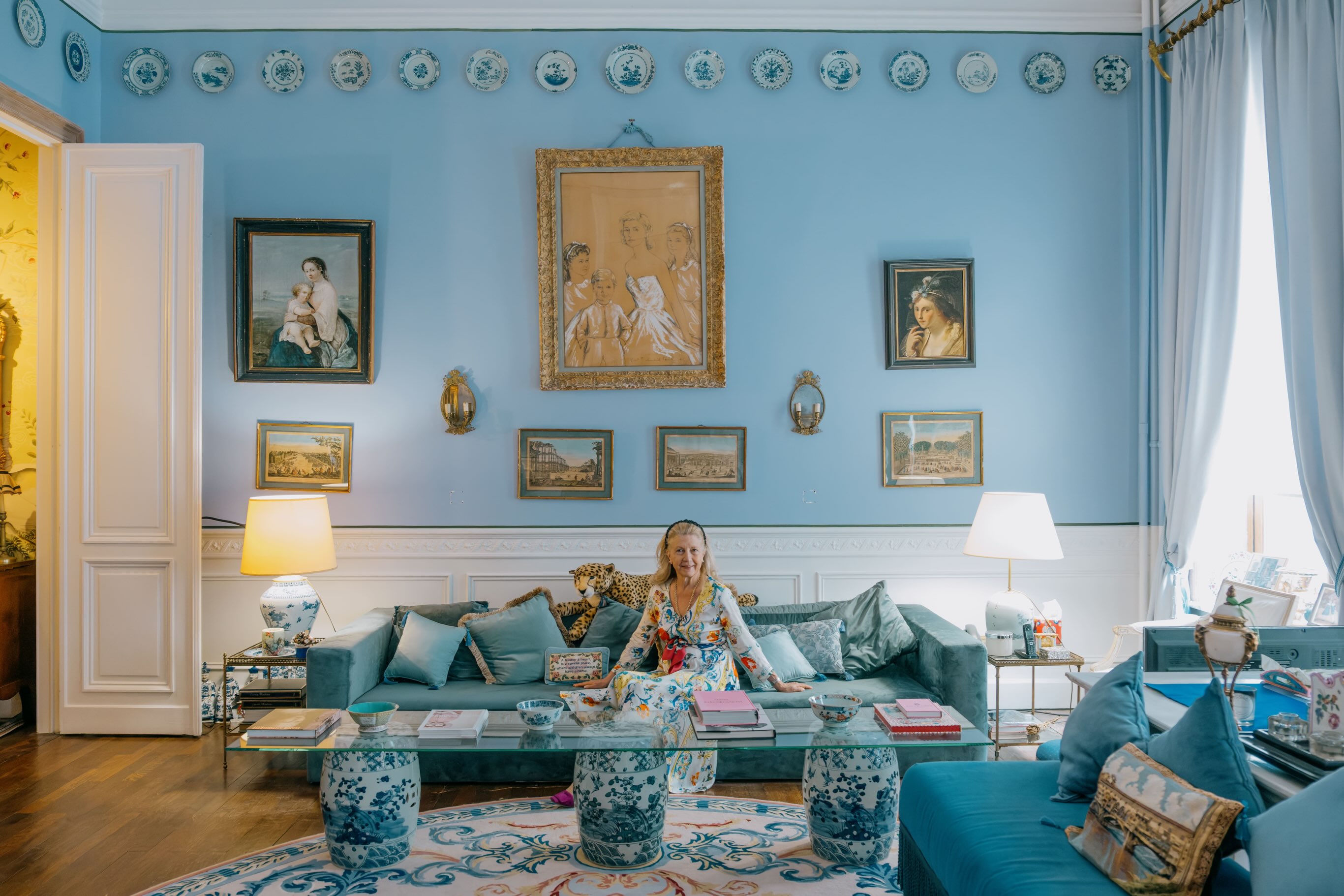 My beautiful Mum’s house in Brussels 💙🦜🌷🌴
The five-storey staircase is wrapped in our bespoke whimsical wallpaper, and the bedroom features our white and blue rug that you can find on @theinvisiblecollection 💫
Every room tells a story, but my favourite has always been the dining room, where my grandmother’s beautiful collection of Indian miniature-style portraits hangs. A house filled with colour, memories, and so much love 💕 @montserrateliza
📸 @kgsfrench.photo