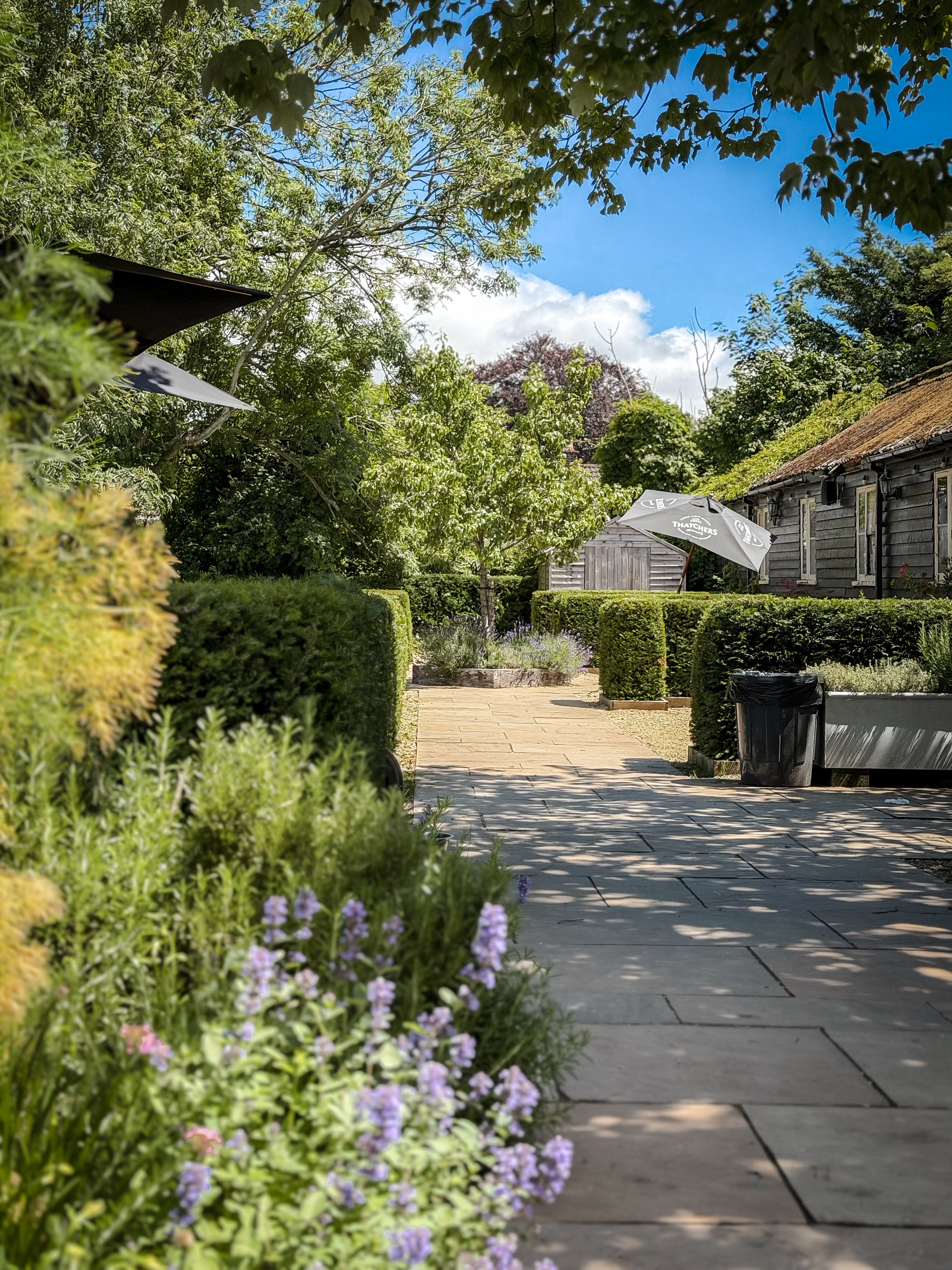 Friday + sunshine = pub garden o’clock ☀️🍻
Join us this afternoon and make the most of Friday Club with £4.50 pints & house wines from 4–7pm.