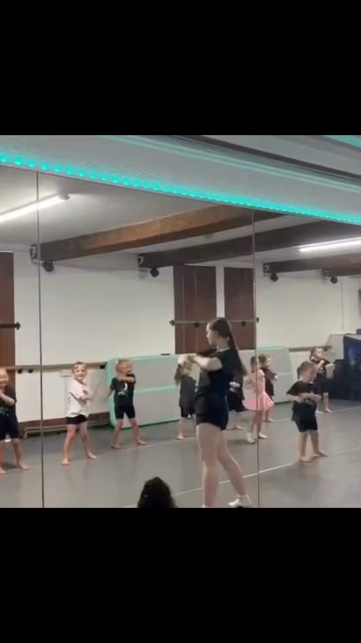 Do you remember the 21st night of September...? 🎶
Our Tiny Jam class certainly does! Watching these little dancers groove, smile and grow in confidence is what it's all about.
If you're looking for a fun, friendly class where your child can build confidence, make friends and fall in love with dance, we'd love to welcome you.
Book a 2-week trial via the link in our bio! 🕺
#Ossett #WakefieldFamilies #WestYorkshireFamilies #DanceClasses #PreschoolActivities