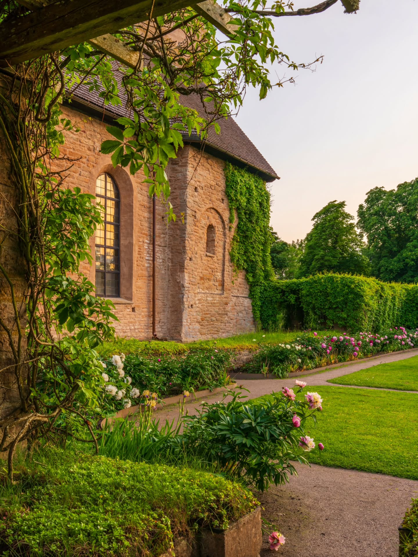 Linköpings Secret Garden? 🗝️🌿🌹✨
Tänk så många gånger en kan besöka en plats och ändå bli öve...
