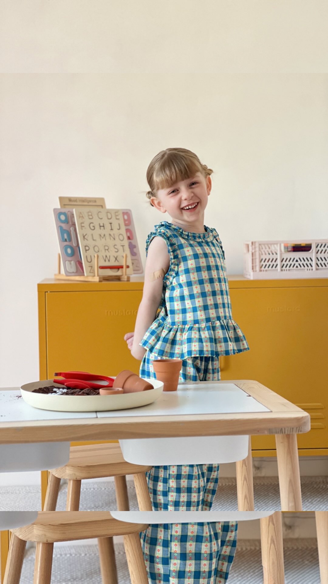 Spending just 5 minutes prepping something simple so that I can enjoy 30 minutes+ of independent play and exploration? No brainer. But it’s not just about activities just keeping children busy, it’s about creating opportunities for learning, connection, independence and confidence… all through play. And if they happen to make your day feel a little easier too? That’s a bonus!
Comment IDEAS and I’ll send you our library of 600+ low prep play ideas and 400+ printable activities for babies, toddlers, preschoolers and beyond. We add new play ideas and printables every week! Comment IDEAS and I’ll send you the details ✨
#toddlerparent #newmom #toddleractivities #preschoolers babyactivities