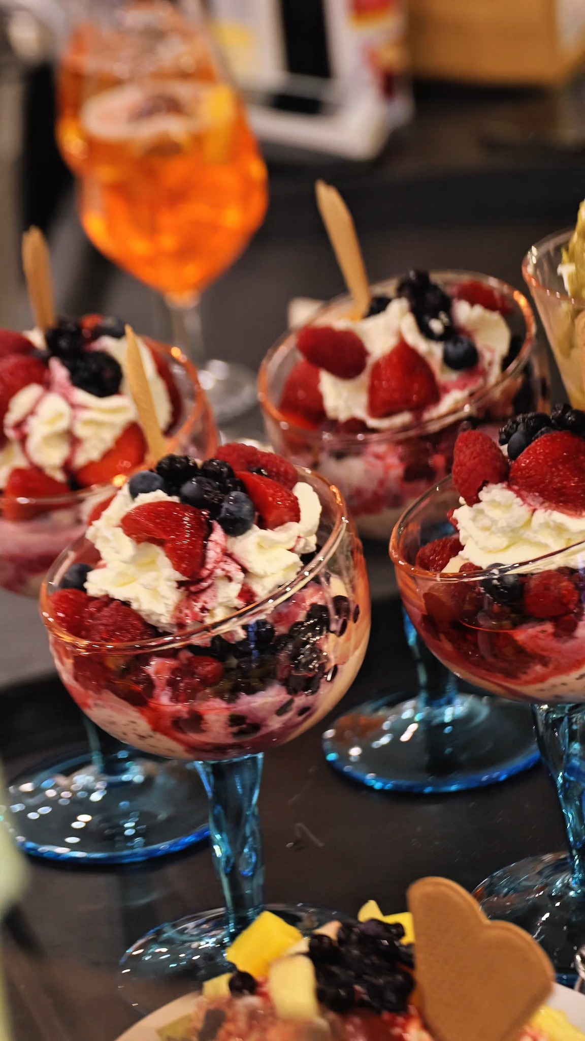 ☀️🍦 Den Sommer in vollen Zügen genießen!
Ob nach einem Spaziergang am See oder einfach zwischendurch – gönnt Euch eine kleine Auszeit mit Eurem Lieblingseis im Eiscafé Nicoletti. Frisch, lecker und mit ganz viel italienischem Flair. ❤️
Wir freuen uns auf Euch!
#EiscaféNicoletti #Konstanz #Sommer #Eisliebe #DolceVita