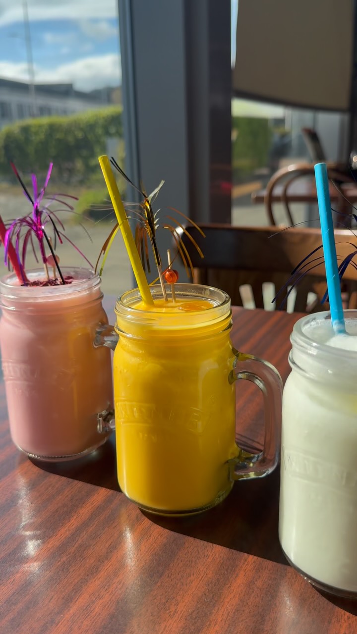 ☀️ Summer is here, the kids are off school, and Sundays are made for a proper Desi Nashta!
Complete your breakfast with an ice-cold Lassi – available in Mango, Sweet or Salted – the ultimate summer combo.
Or keep it classic with a steaming cup of our rich Karak Chai… because you can never go wrong with chai and nashta!
Dine-in Thalis available every Sunday from 11:30am.
Takeaway from 10am
Dine in or takeaway – the choice is yours.
📍 Unit 1A Camperdown Street, Dundee City Quay
🌐 Order online or book your table: www.taza.co.uk