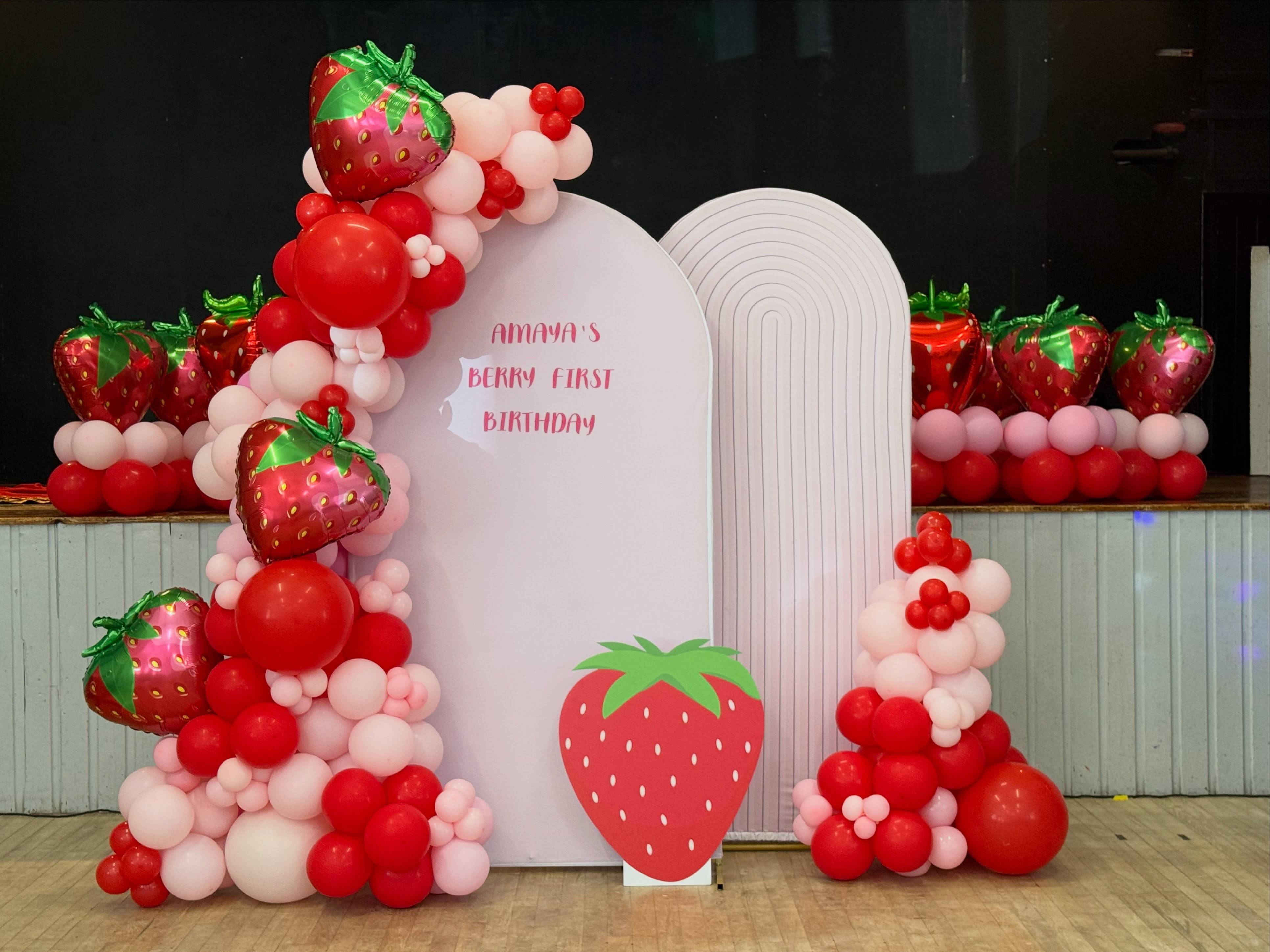 🍓Amaya’s Berry First Birthday🍓
Soo pleased to be part of little Amaya’s first birthday party and made this gorgeous strawberry themed decor for her and also big thanks to her mummy @ana_ohno for ordering this lovely setup.😍🙏
This gorgeous strawberry themed decor is perfect for baby showers and birthdays.
@jasminesdecoration
.
.
.
DM to place your order.
.
.
.
#strawberrydecor #strawberryparty #berryfirstbirthday #strawberrytheme #balloondecorations