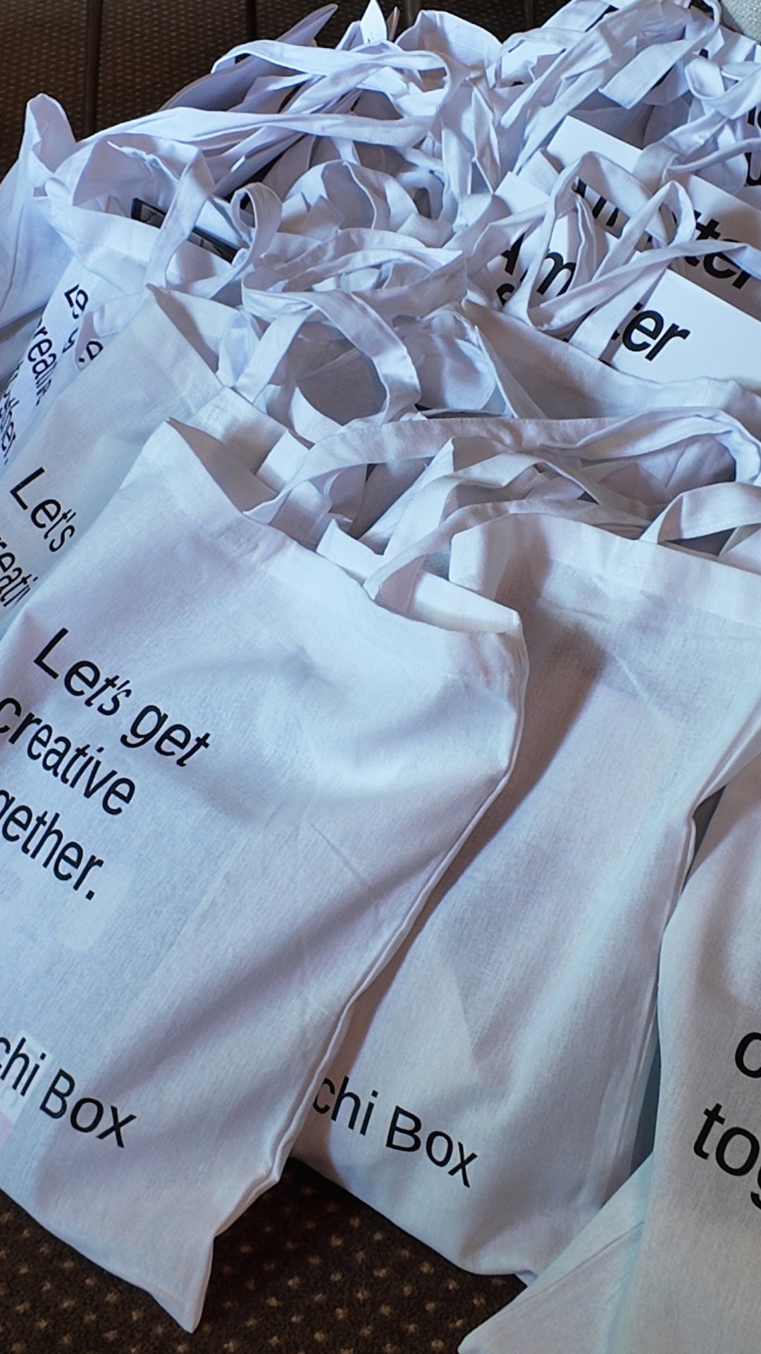 Retour sur notre immersion chez Cosentino City à Antwerp !
Cette journée a été l’occasion de plonger dans l’univers de Cosentino à travers la découverte de leur showroom, de leur expertise et de leurs matériaux innovants. L’expérience s’est poursuivie par une balade en bateau à travers Anvers, offrant un cadre privilégié pour échanger et partager de nouvelles inspirations.
À très bientôt pour une nouvelle immersion Archi Box !
#Archibox #CosentinoAntwerp #ArchiTour #DesignCommunity #ArchitectureNetworking