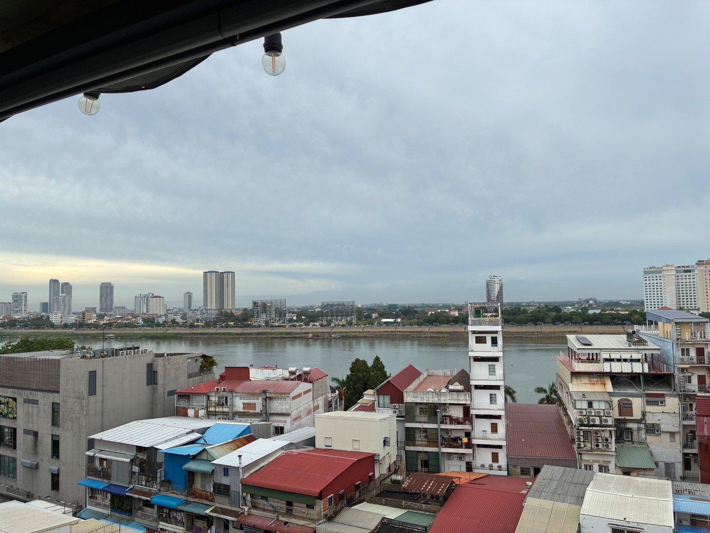 For just over two weeks, our 2026 Bushnell University Cambodia Missions Team 🇰🇭 had the opportunity to serve alongside local ministry partners, build meaningful relationships, and share the hope of Jesus with communities throughout Cambodia.
Spending time in and around Phnom Penh and Siem Reap, our Beacons immersed themselves in Cambodia's history and culture through experiences such as taking a Khmer culture and language class and visiting several significant historical sites.
Working alongside local teachers and pastors, the team shared the Gospel with students through songs and Bible stories, taught English through games, and led fun crafts. They also helped build shelters in a village four hours outside of Phnom Penh, serving local families in practical and meaningful ways.
Great job, Beacons! We loved seeing you serve and share Christ's love with so many communities throughout Cambodia.