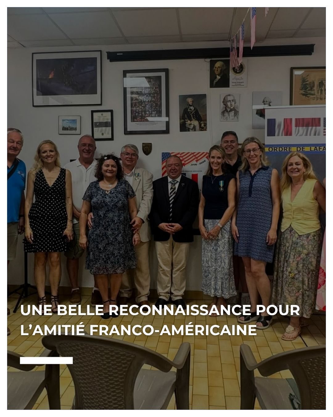 🇫🇷🇺🇸 UNE BELLE RECONNAISSANCE POUR L’AMITIÉ FRANCO-AMÉRICAINE
Ce samedi, notre association FRANCE ÉTATS-UNIS – French Riviera & Monaco a eu l’honneur d’accueillir une cérémonie de l’Ordre de Lafayette en Principauté de Monaco dans nos locaux de Menton.
À cette occasion, Mrs. Leslie CAULFIELD (Chatham High School, New Jersey) et M. Emmanuel DESBORDES (Institution Saint Joseph, Roquebrune-Cap-Martin) ont été élevés au grade de Chevalier de l’Ordre de Lafayette pour leur engagement exceptionnel en faveur des échanges scolaires franco-américains depuis plus de dix ans.
Grâce à leur travail, des générations de jeunes Français et Américains ont pu découvrir la culture de l’autre, créer des liens durables et faire vivre concrètement l’amitié entre nos deux Nations.
En cette année du 250ᵉ anniversaire de la Révolution Américaine, cette distinction rappelle l’importance de transmettre notre histoire commune et de continuer à bâtir des ponts entre la France et les États-Unis.
———
🇺🇸🇫🇷 HONORING FRANCO-AMERICAN FRIENDSHIP
This Saturday, our association FRANCE ÉTATS-UNIS – French Riviera & Monaco had the honor of hosting an Order of Lafayette ceremony in Menton.
During the ceremony, Mrs. Leslie CAULFIELD (Chatham High School, New Jersey) and Mr. Emmanuel DESBORDES (Institution Saint Joseph, Roquebrune-Cap-Martin) were awarded the rank of Chevalier of the Order of Lafayette for more than ten years of dedication to Franco-American student exchanges.
Through their commitment, generations of French and American students have discovered each other’s cultures, built lasting friendships, and strengthened the ties between our two nations.
In this year marking the 250th Anniversary of the American Revolution, this distinction highlights the importance of preserving and passing on our shared history.
#FUSA #FranceUsaFrenchRiviera #FranceUsaFrenchRivieraMonaco #OrderOfLafayette #FranceUsa