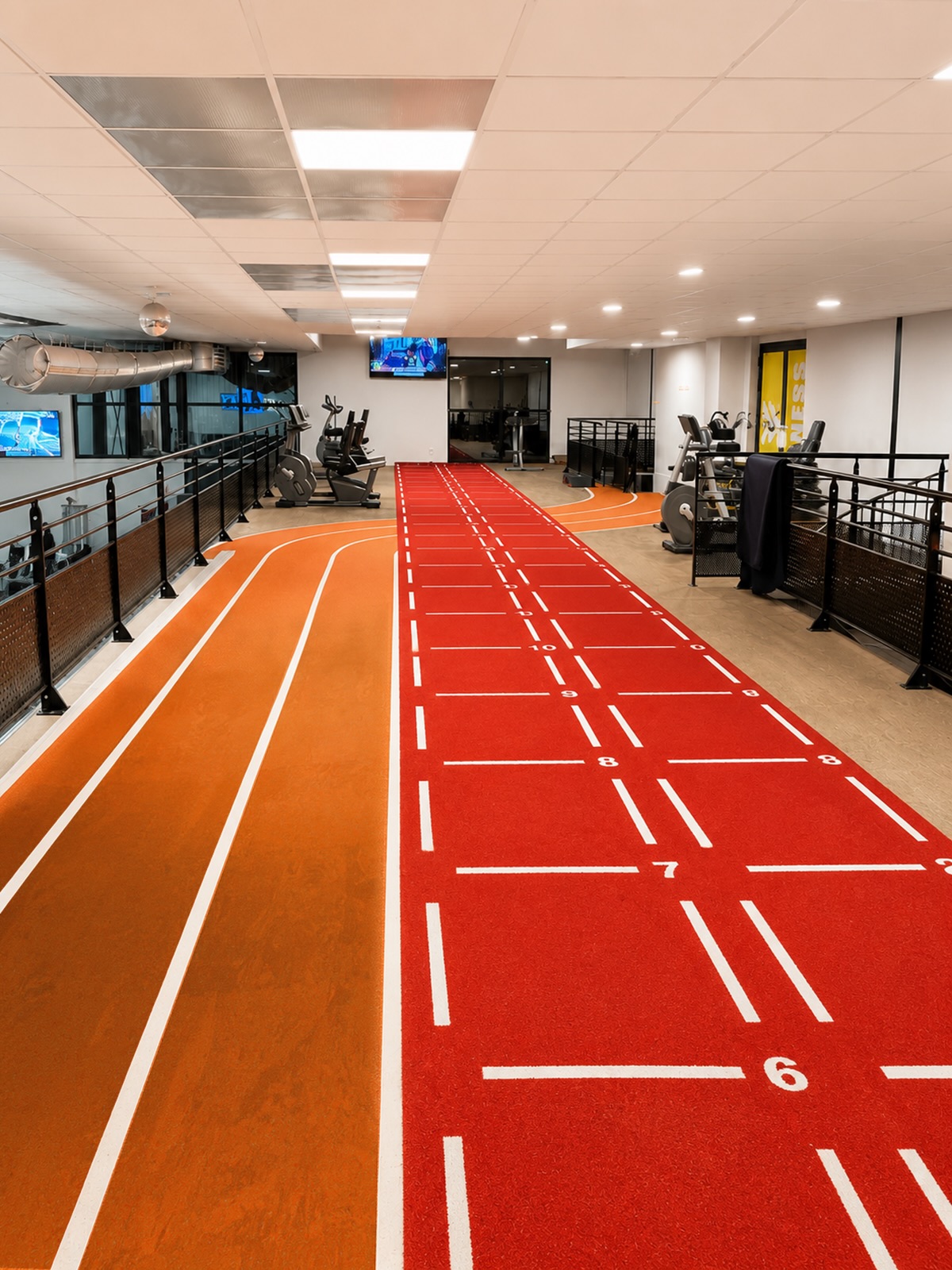 ๐ซ Introducing GYMALIX, France.
A complete fitness destination where strength, cardio and group training come together in a welcoming, family-oriented environment.
๐ซ๐ท @planetfitnesspro
โจ @gymalix__villeurbanne
The visual highlight? A striking combination of our Premium Marble Arancio and Haya flooring, connected by an impressive Metre in red TurFlex โ creating a bold, dynamic journey through every training zone.
A space designed to inspire movement, performance and community.
#PaviFLEX #GYMALIX #FranceFitness #GymDesign #PremiumFlooring