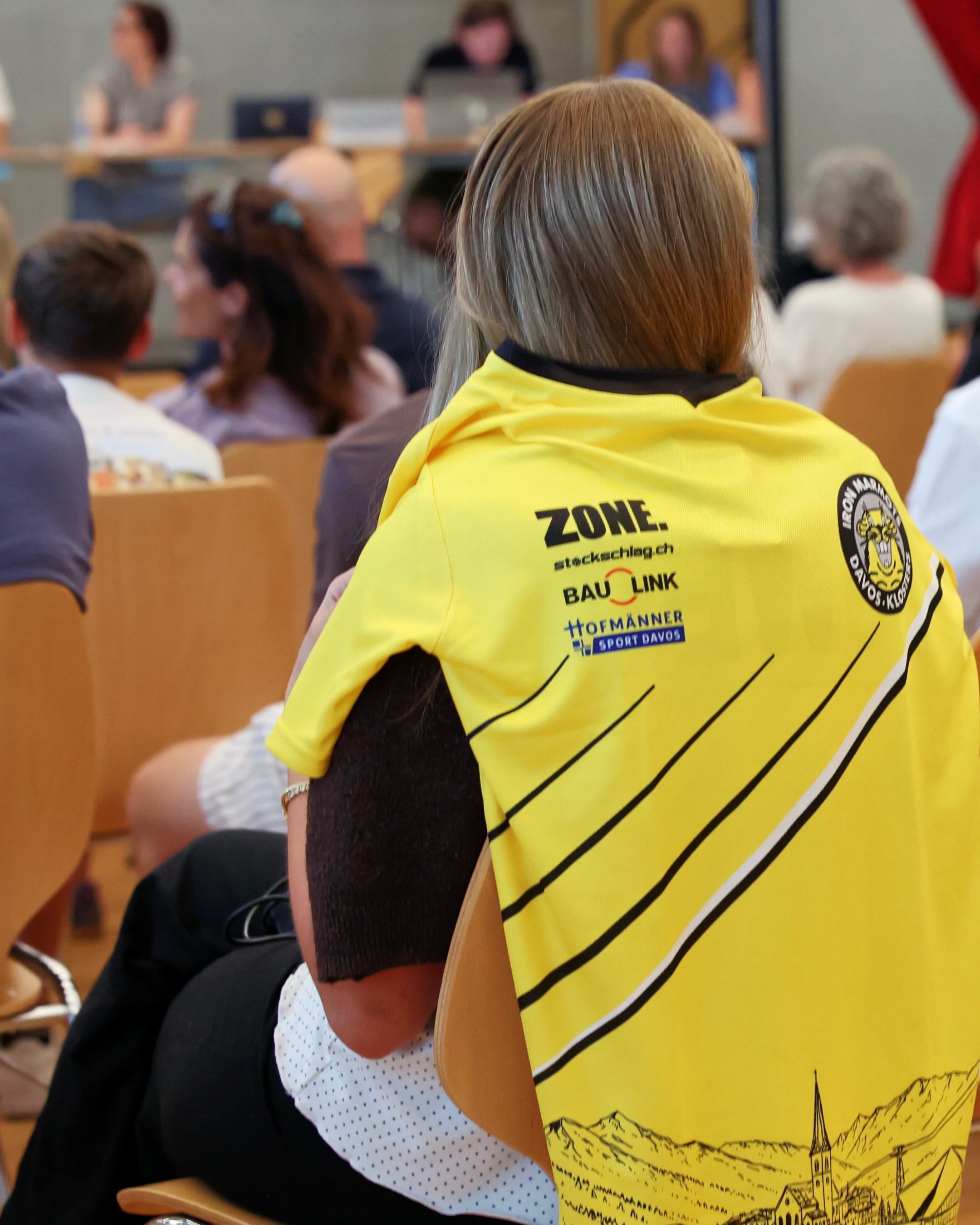 An unserer GV blickten wir auf ein bewegtes Vereinsjahr zurück. Trotz des Abstieg des Herren-Teams in die 1. Liga gab es viele Highlights – allen voran der Cupfinal-Einzug der Kleinfeld-Herren und die starke Entwicklung unseres Nachwuchses.
Mit vier Unihockeyschulen und 20 Meisterschaftsteams wächst unser Verein weiter. Dank dem grossen Engagement unserer Mitglieder, Helfer:innen sowie Sponsoren stehen die Marmots sportlich und finanziell auf einer starken Basis.
Ein grosses Dankeschön an alle, die unseren Verein mittragen – gemeinsam blicken wir voller Vorfreude auf die neue Saison! 💛🖤
👉 Der gesamte Bericht ist online ersichtlich
#floorball #swissubihockey #ironmarmots