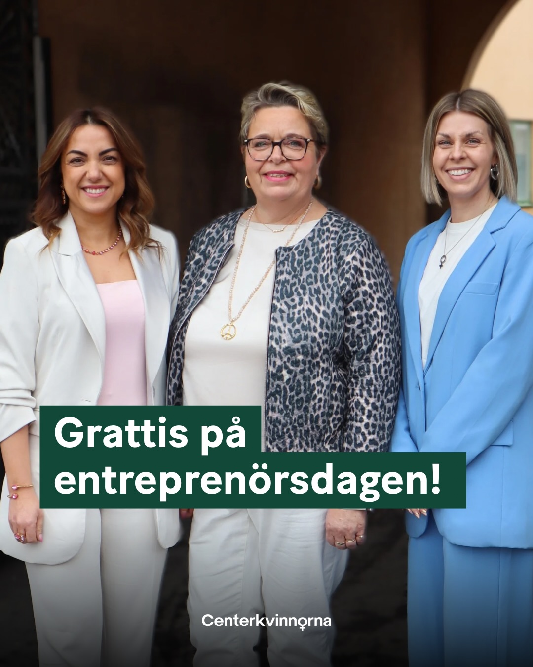 Grattis på entreprenörsdagen!
Idag firar vi drivkraften och modet hos Sveriges alla företagare. Men vi måste också tala om det som skaver.
Sverige ligger i bottenligan i EU när det gäller andelen kvinnor som äger och driver företag, och endast en procent av riskkapitalet når kvinnliga entreprenörer.
Vi vägrar acceptera ett systemfel där din tillgång till finansiering beror på ditt kön.
Sverige kan mer än att låta glastak stoppa morgondagens innovationer. Vi bygger ett land där friheten att stå på egna ben gäller alla.