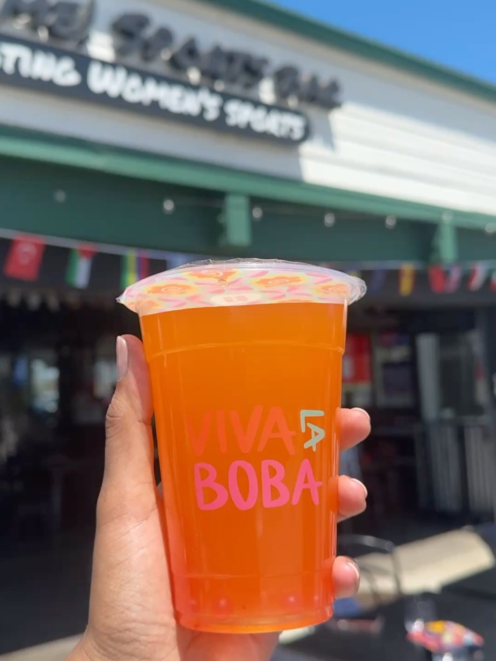 tysm @openfairwaysgolf for inviting @vivalaboba to cater this great event at @watchme_sportsbar π§ β³οΈ
what a way to close out pride w queer organizations π³οΈβπ
link in bio for more info on catering, we wanna come to your party!! ππΎ πͺ©
#vivalaboba #openfairwaysgolfclub #watchmesportsbar #bobacatering #redlands