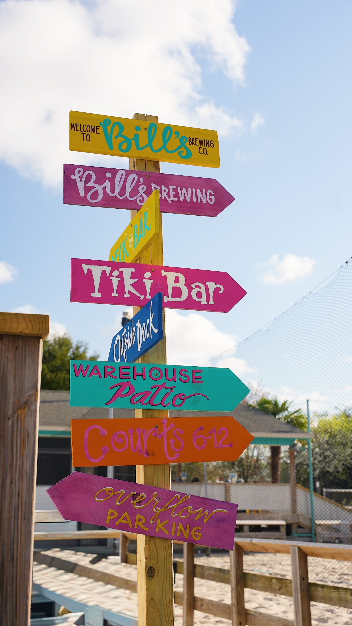 Name a better place to hang AND work…!
𝗡𝗢𝗪 𝗛𝗜𝗥𝗜𝗡𝗚 📣
Kitchen Staff + Beach Volleyball Refs
𝗜𝗻𝘁𝗲𝗿𝗲𝘀𝘁𝗲𝗱 𝗶𝗻 𝗮𝗽𝗽𝗹𝘆𝗶𝗻𝗴?
Submit your resume online or email brookes@seeyouatbills.com
#Hiring #ILM #WorkWithUs #BeachVolleyball #KitchenStaff