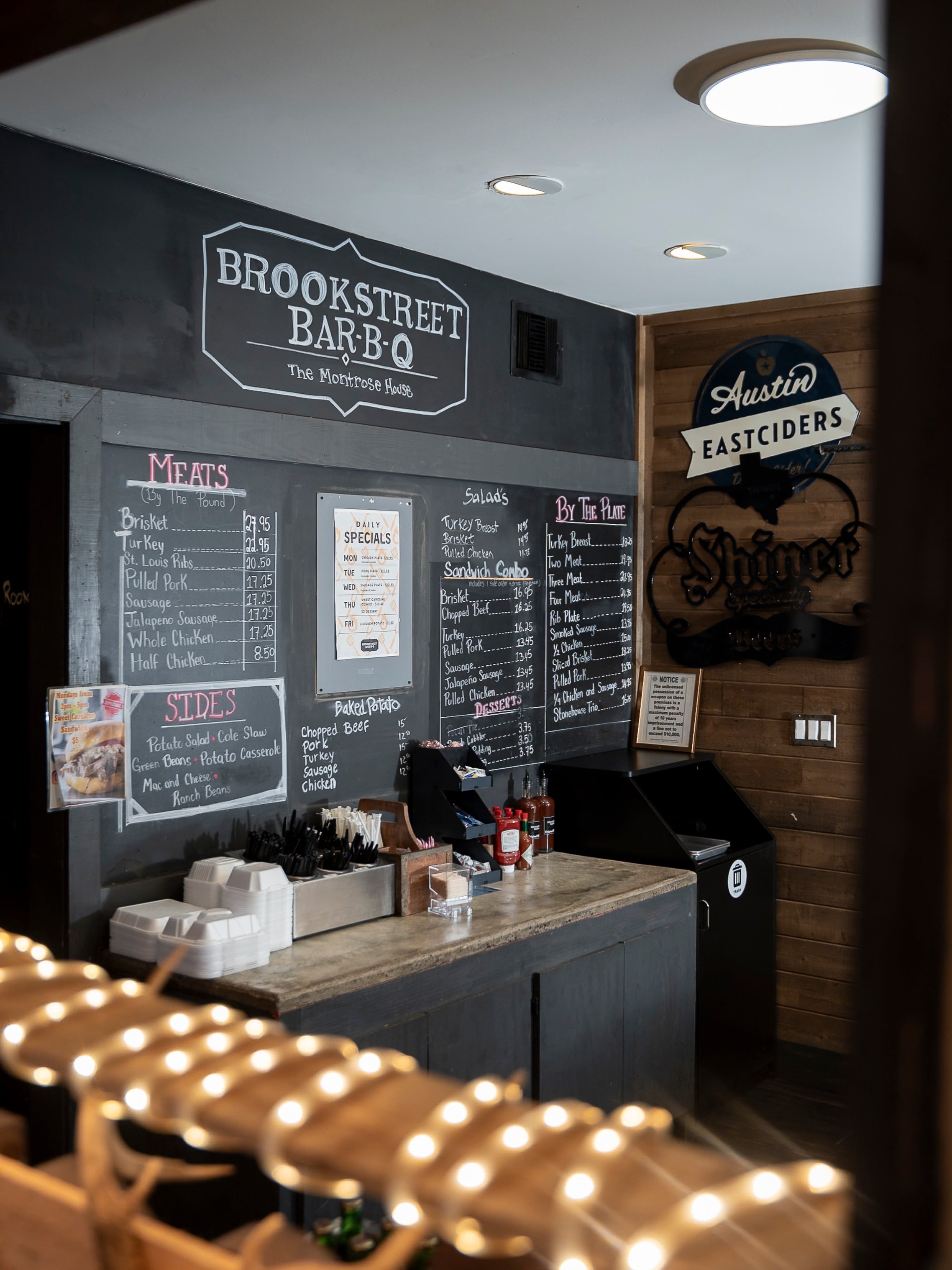 We love a packed house, but there is something unmatched about unfolding a bag of Texas BBQ right at your kitchen table.
Let us handle the heavy lifting on those non-stop weeknights, skip the kitchen prep and get straight to the best part, actually relaxing.