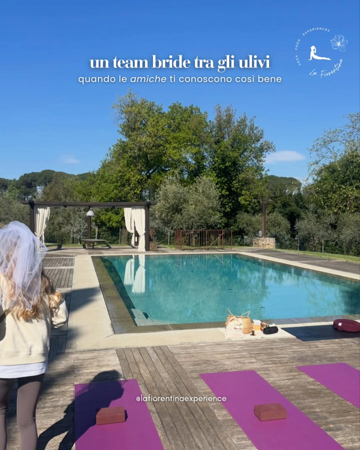 Foto roll dell'addio al nubilato di Francesca 📸
C'è un tipo di giornata che non dimentichi.
Quella in cui balli a piedi nudi, respiri profondo,
guardi le persone che ami e pensi: ecco, qui voglio stare 🫶🏼
Yoga tra i filari, una passeggiata in una location storica, nel cuore del Chianti, brindisi autentici 🥂
La cosa più bella sono state loro: il cerchio di amiche strette intorno a Francesca, nel giorno prima del sì 🕊
Vuoi un'esperienza così, solo per voi?
💌 Scrivimi in DM o clicca il link in bio, per iniziare a creare ricordi unici, insieme
Un abbraccio, Ele 🌸
.
.
#addioalnubilatotoscana #yogainvigna #chiantiexperience #bachelorettepartyitaly #lussoautentico