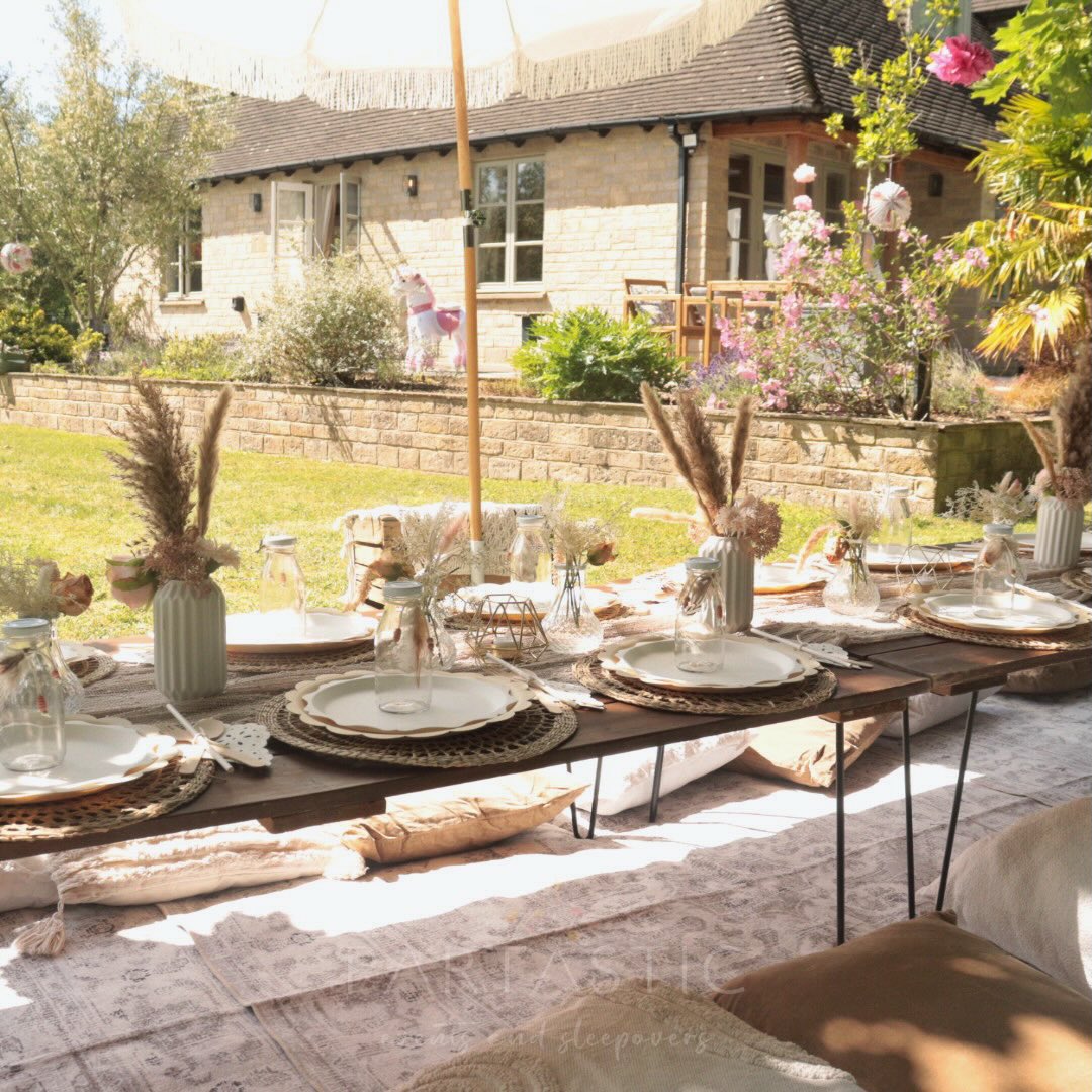 Beautiful boho picnic
.
.
.
#picnicparty #luxepicnic #gardenpicnic #gardenpartyvibes