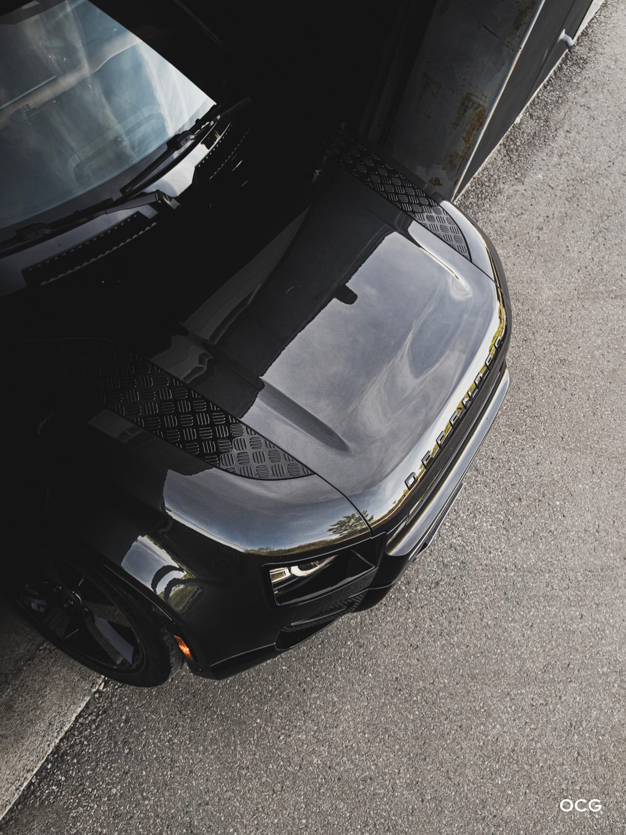 Top-down look at pure rugged luxury.
The dramatic overhead angle captures the exact moment our paint enhancement work brings out that liquid-like metallic reflection. Full aesthetic decontamination completed on this Land Rover Defender.
#OCGDetailing #LandRoverDefender #Defender110 #TorontoCars #Markham