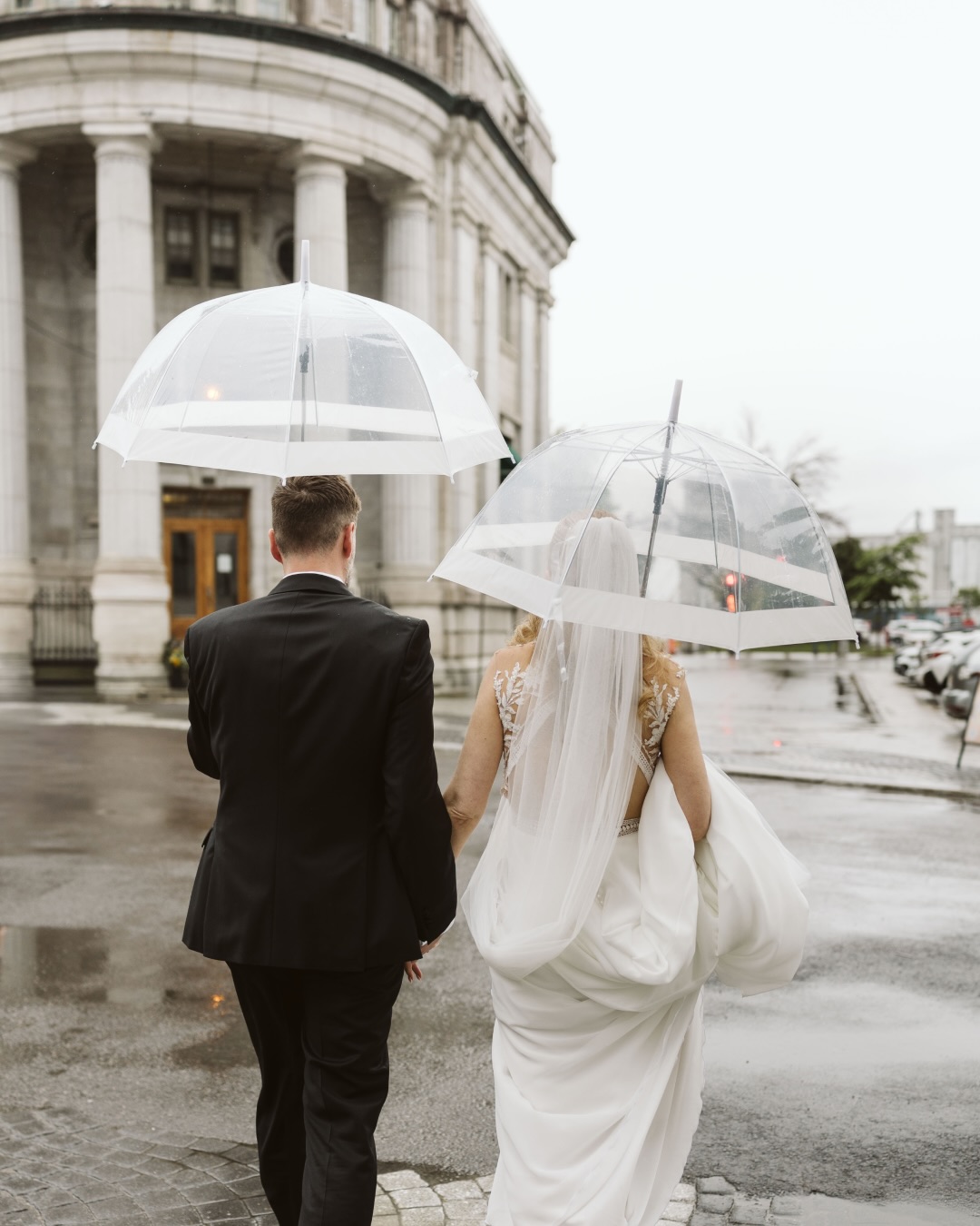 On vous ouvre les portes des coulisses de Signé AR. ✨
Être wedding planner, c’est avant tout savoir s’adapter à chaque imprévu et répondre aux besoins de chaque couple.
Passer au plan B en raison de la pluie, peaufiner les derniers détails du décor, veiller à ce que chaque élément soit parfaitement en place… Rien n’est laissé au hasard.
swipe pour découvrir la transformation de ces espaces bruts en un lieu à la fois chic, élégant et intimiste. 🤍
Encore toutes nos félicitations aux magnifiques nouveaux mariés, G & D.
___
We're taking you behind the scenes at Signé AR. ✨
Being a wedding planner is all about adapting to every situation and bringing each couple's vision to life.
Switching to Plan B because of the rain, adding the final touches to the design, and ensuring every detail is perfectly in place... Nothing is left to chance.
Swipe to see these raw spaces transformed into a setting that is both elegant and intimate. 🤍
Congratulations once again to the beautiful newlyweds, G & D.
@relevenement
@alicemonnierphotographie
@fleuraissance.fermeflorale
@highlight_maryse_belanger
@josiebourquemua
@agence.jm.experience
@evenementsdjolsen
@sarahlajoieasselin
@bistrob_
@lafleur_sucree
@loccasion_dembellir
@clanacelebrations
@collectifdelacite