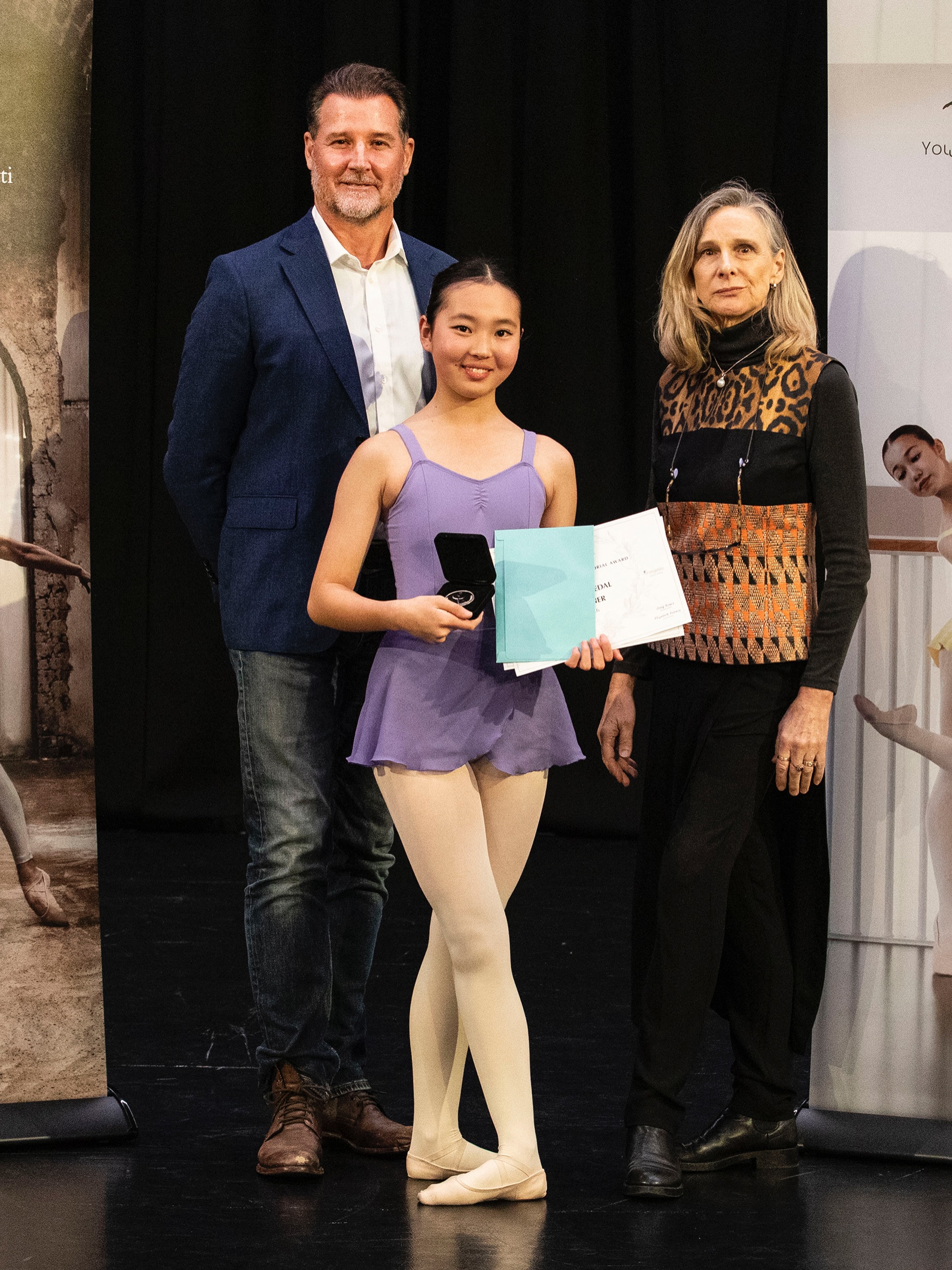#luciesaronovamemorialaward
Silver Winner - Jurie, @enpointestudioskew VIC
With adjudicators Josef Brown & Elizabeth Roberts.
#cecchettiballetaustralia
📸@belinda_strodder_photography