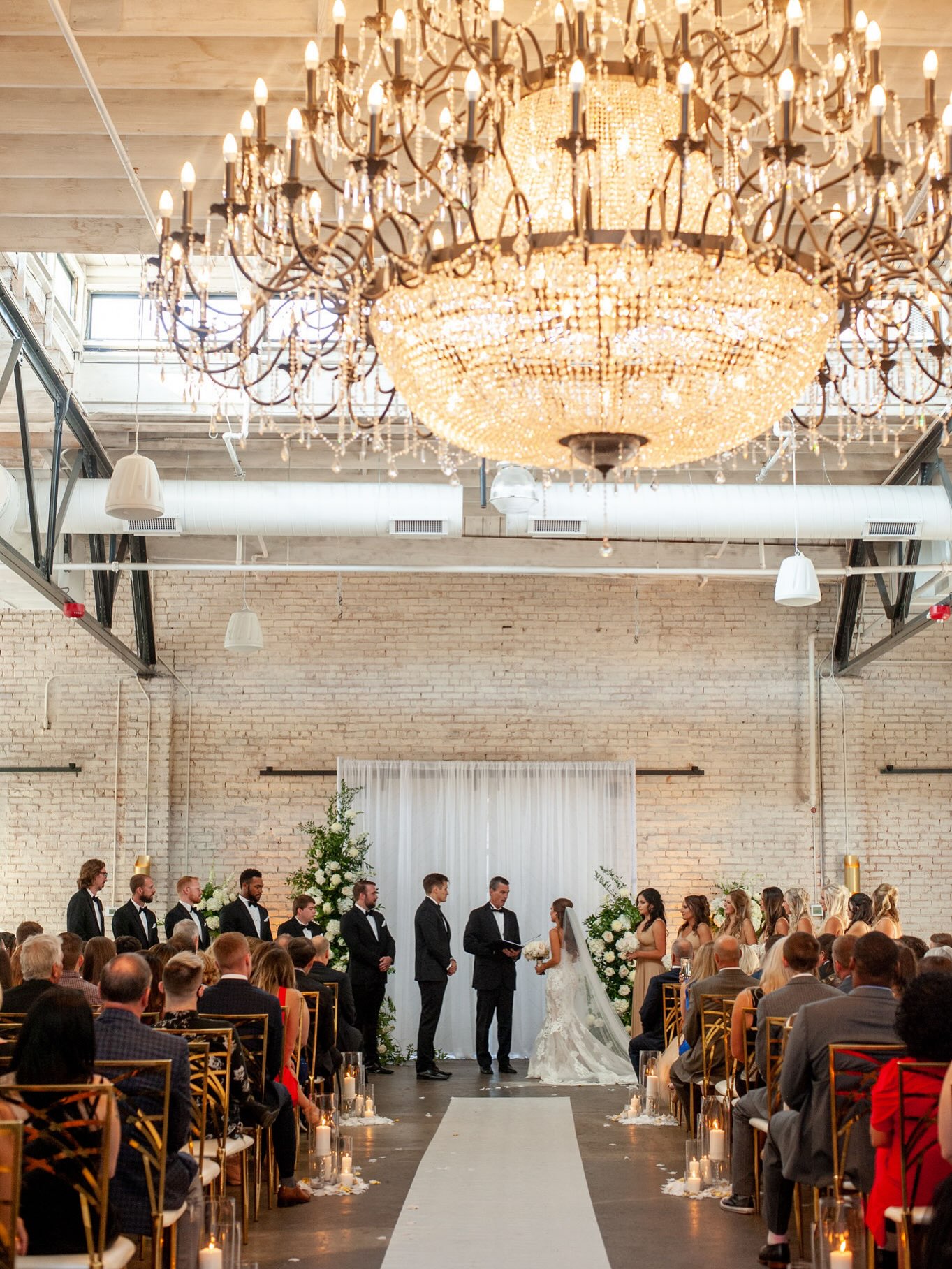 The Ramlers.
-
@mollykuplen
@theabbottvenue
-
#WeddingDay #WeddingAlbum #KansasCityWedding #KansasCityDJ #djproduction