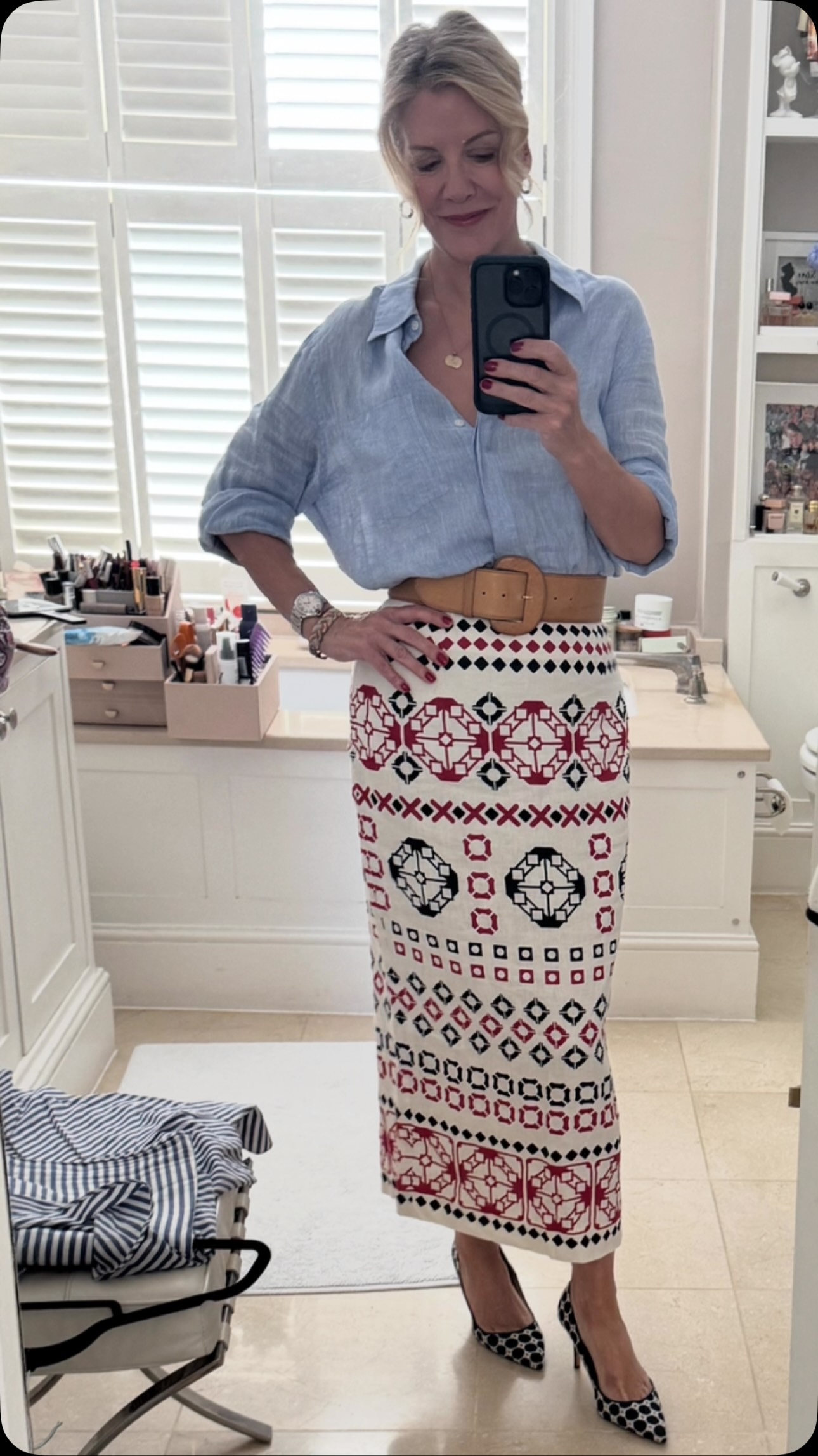 #ootd #personalstylist #addictedtoVinted #london #stylist OBSESSED with @vinted at the moment! Found this fabulous @jaegerofficial skirt brand new with tags!! Also styled a client this week with @farmrio skirt found on Vinted!! I can’t stop 🤪
