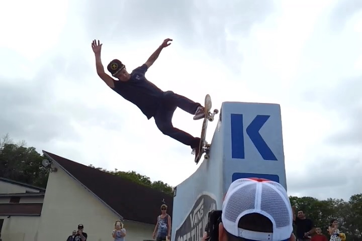 Flashing back to that time founder, Nick Murphy snagged an NBD on @konaskatepark ‘s legendary tombstone‼️
#domainapparel #konaskatepark #nbd #skateboarding #skaterowned