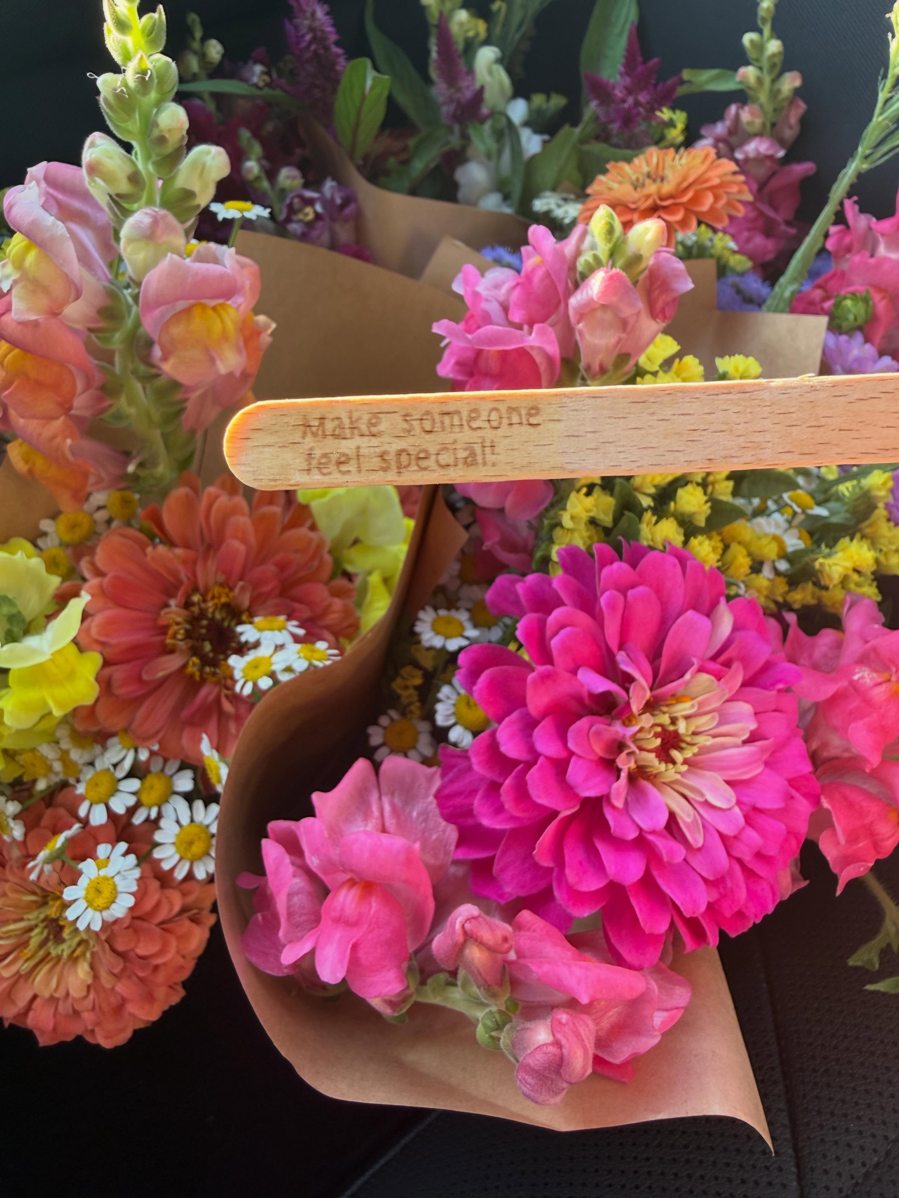 Our mission is simple — spread love through food and flowers💕
I managed to beat the heat and get bouquets delivered to customers before the temps got too high🥵 Deliveries included a “Bonus” bouquet for customers to share with someone special💐
Thanks to the abundance of flowers in the field and to the message on last night’s dessert @jonnypops (my current addiction) — a few special people got a bouquet on their step too☺️
Happy Saturday💚
#agapefarmflowers #urbanflowerfarmer #flowerdelivery