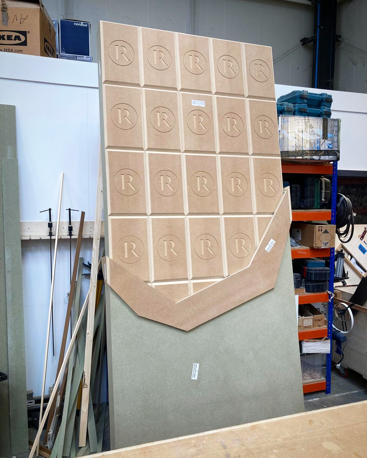 Some behind the scenes shots of the infamous giant sized chocolate bar we designed and built at our workshop in Sittingbourne for client Rushton International.
This large scale prop really took Birmingham ICC's show floor by storm at the AIRMIC Conference 2026.
Looking to design or fabricate a showstopping custom interactive element for your exhibition stand? Get in touch today:
๐ป https://www.esm-uk.com/
๐ง sales@esm-uk.com
๐ 01795 713086
@necbirmingham @airmicuk
#bts #behindthescenes #workshop #fabrication #design #build #carpentry #exhibitions #events