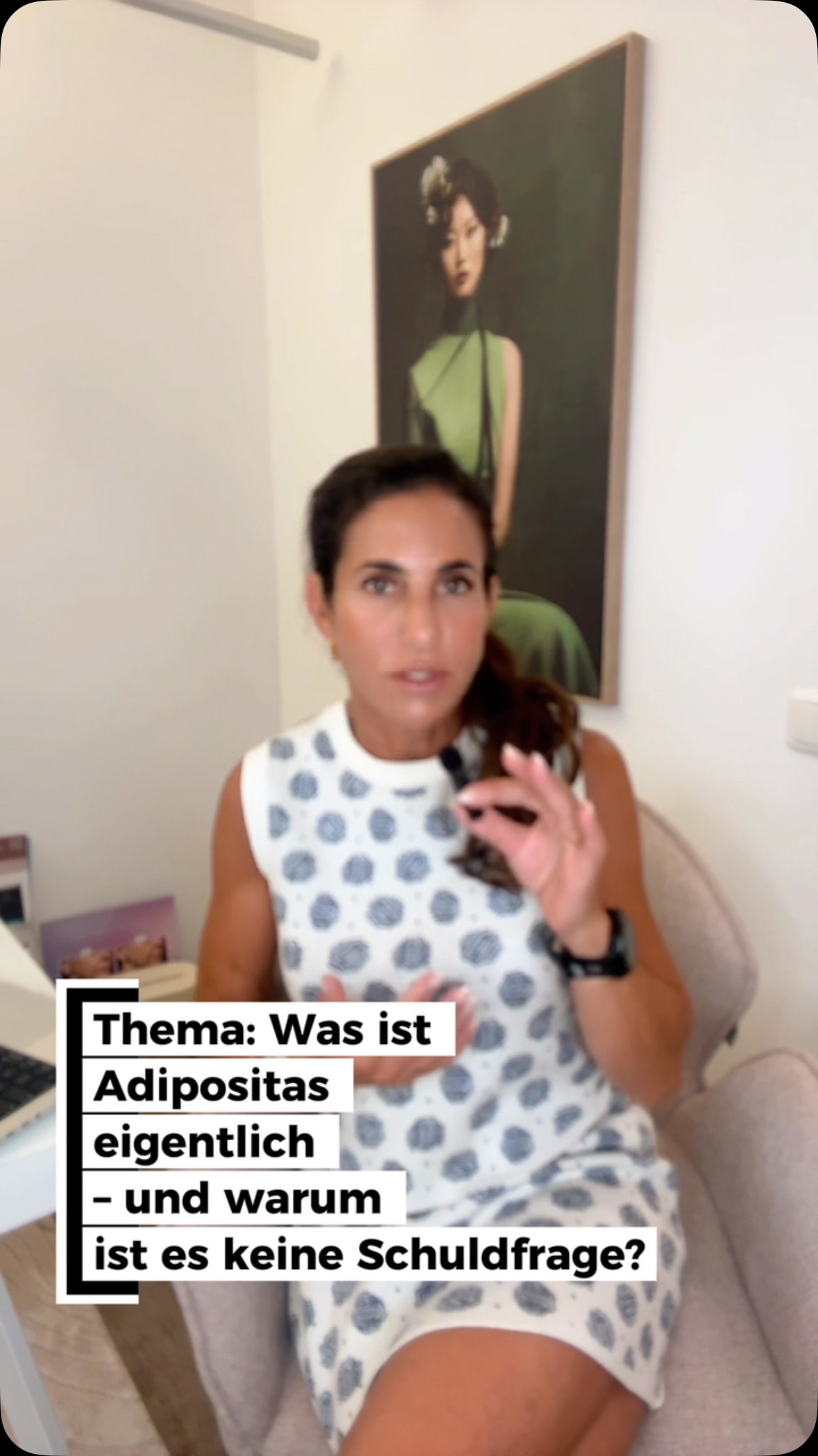 Adipositas ist eine chronische, multifaktorielle Erkrankung.
Das bedeutet: Viele Faktoren spielen zusammen — Genetik, Hormone, Stress, Schlaf, Lebensumstände, Medikamente, Insulinresistenz, Perimenopause, Stoffwechsel, Darmgesundheit und natürlich auch Ernährung und Bewegung.
Genau deshalb ist es mir wichtig, dieses Thema in meiner Praxis medizinisch zu begleiten.
Denn ich sehe immer wieder Patientinnen, die schon unglaublich viel versucht haben — Diäten, Sport, Verzicht, Selbstkontrolle — und trotzdem das Gefühl haben, ihr Körper arbeitet gegen sie.
Das hat nichts mit Versagen zu tun.
Und es ist auch keine Schuldfrage.
In meiner Arbeit geht es nicht darum, eine „Abnehmspritze“ als Lifestyle-Lösung anzubieten.
Es geht darum, genauer hinzuschauen: Was passiert im Stoffwechsel? Welche hormonellen Faktoren spielen mit hinein? Gibt es Insulinresistenz, viszerales Fett, Muskelverlust, Entzündung, Schlafmangel oder Stressbelastung?
Medizinisches Gewichtsmanagement bedeutet für mich: verstehen, begleiten, kontrollieren und individuell behandeln.
Mit Anamnese, Körperanalyse, Labor, Ernährung, Krafttraining, Muskelerhalt und — wenn medizinisch sinnvoll — auch medikamentöser Unterstützung.
Nicht, weil Gewicht alles ist.
Sondern weil Stoffwechselgesundheit, Energie, Prävention und Lebensqualität wichtig sind.
Du bist nicht schuld, wenn Abnehmen für dich schwer ist.
Aber du darfst dir medizinische Unterstützung holen.
#Adipositas #Gewichtsmanagement #MedizinischesGewichtsmanagement #GLP1 #GLP1Therapie
KI-Hinweis: Dieser Text wurde mit Unterstützung von KI erstellt und medizinisch-redaktionell geprüft.