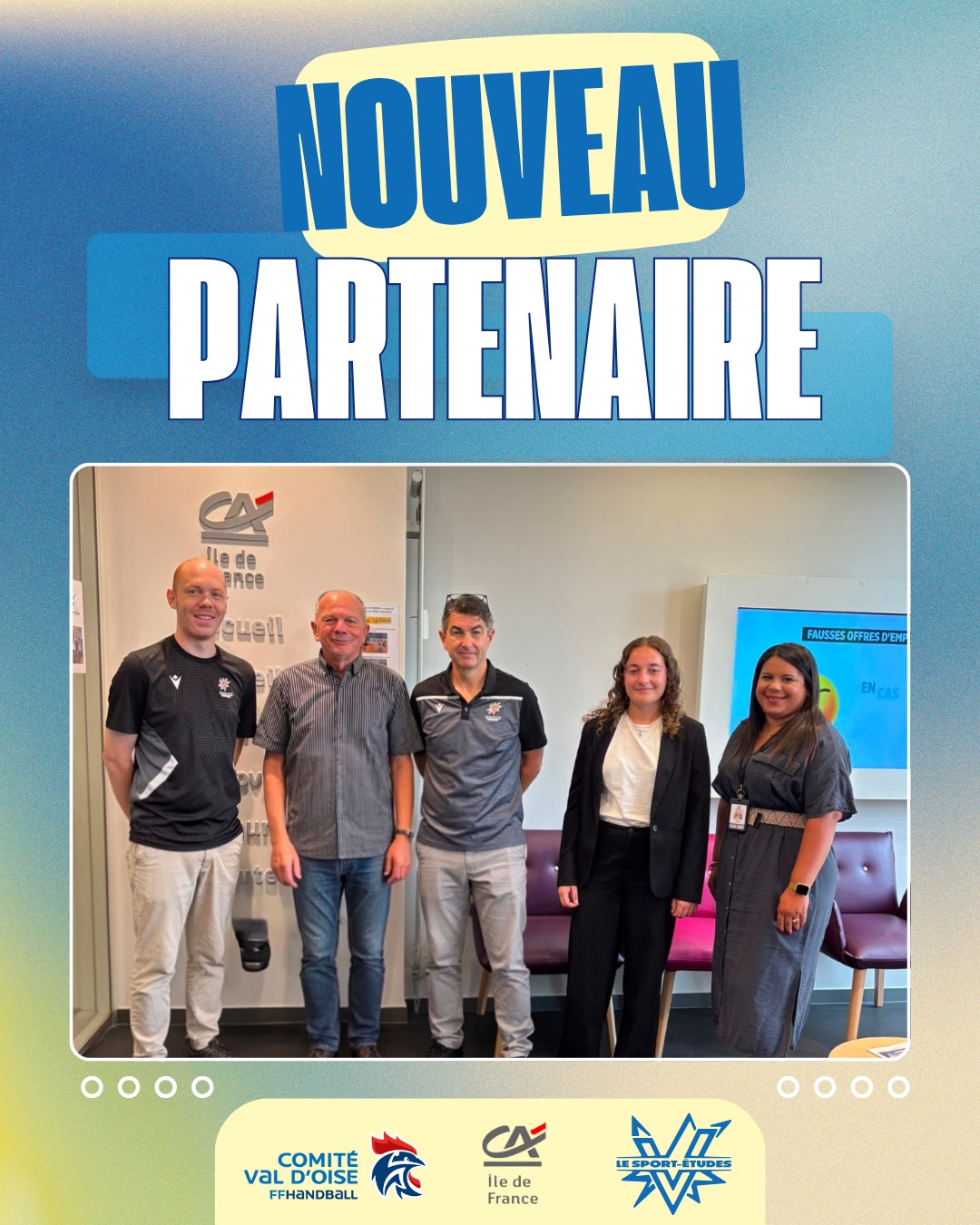 🚨 CRÉDIT AGRICOLE X OSE SPORT-ÉTUDES HANDBALL 🔥
Nous sommes fiers d'annoncer le Crédit Agricole comme partenaire officiel du projet OSE Sport-Études Handball, qui ouvrira ses portes dès la rentrée ! 🤝💙
Ce partenariat marque une étape importante dans le développement de notre projet. Grâce au soutien du @creditagricole_idf , nous poursuivons notre ambition d'accompagner les jeunes sportifs dans leur double réussite : s'épanouir sur le terrain tout en construisant leur avenir scolaire et personnel. 📚🤾
Ensemble, nous partageons les mêmes valeurs : engagement, esprit d'équipe, proximité et accompagnement de la jeunesse.
Un grand merci au Crédit Agricole pour sa confiance et son soutien dans cette belle aventure. L'histoire ne fait que commencer ! 💙
#OSESportEtudes #Handball #SportEtudes #CreditAgricole #Partenariat #Jeunesse #Réussite #Rentrée2026 #valdoise