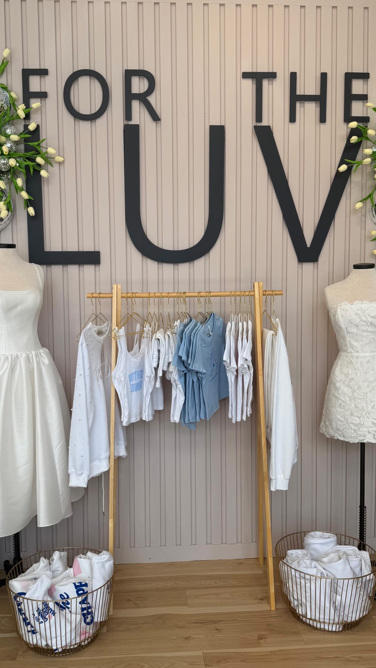 Bride merch + little white dresses = the ultimate bride starter pack💍
Whether you’re shopping for your bachelorette weekend, bridal shower, or honeymoon, we’ve stocked our boutique with merch, gifts, and the cutest little white dresses for every kind of cool bride.✨
#CoolBride #LittleWhiteDress #snohomishwedding #WashingtonBride #BridalBoutique