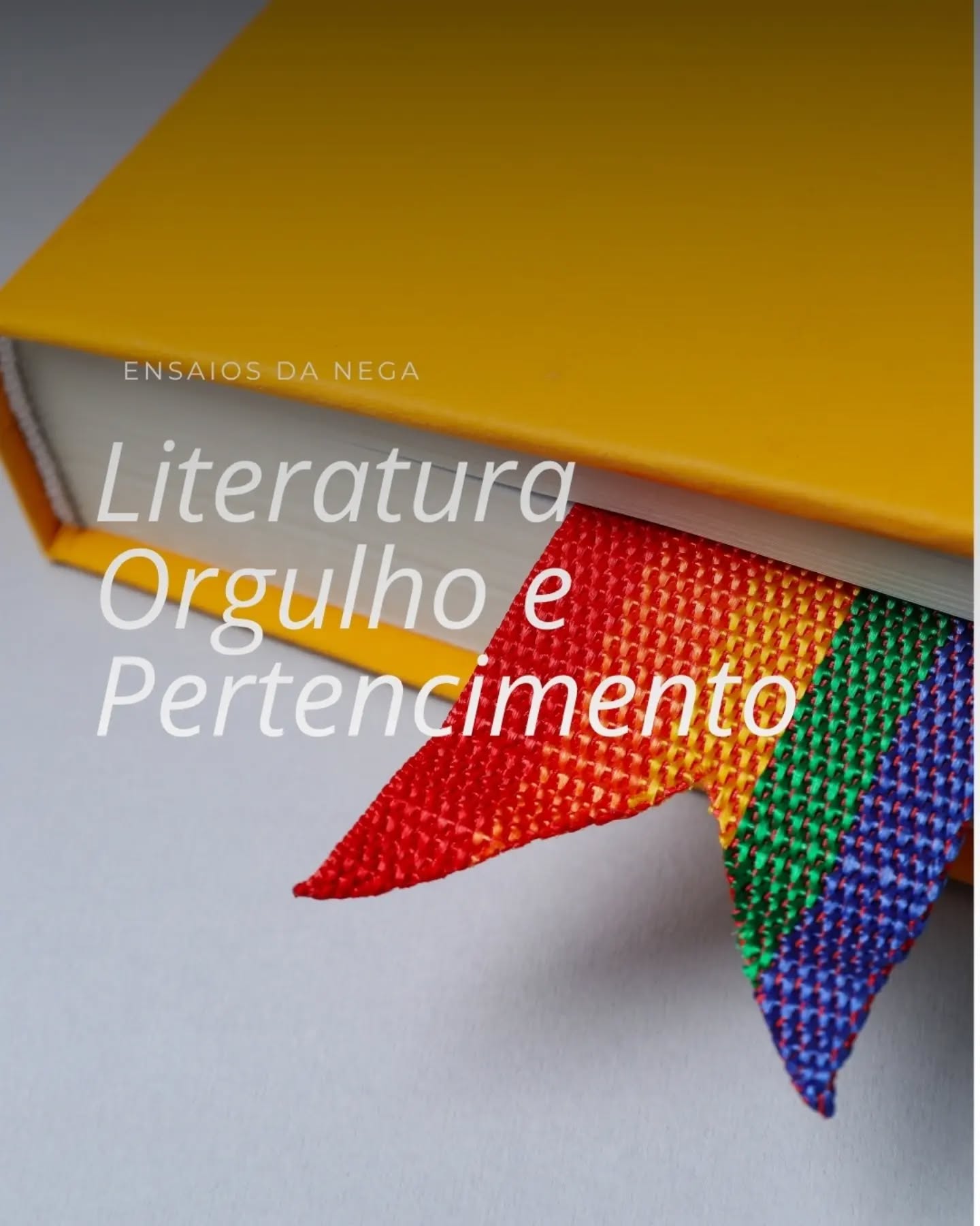 Celebrar o Mês do Orgulho também é celebrar quem escreve.
A literatura tem o poder de ampliar horizontes, provocar conversas e nos apresentar vidas, afetos e experiências que talvez nunca conhecêssemos de outra forma.
Neste carrossel reuni alguns autores brasileiros LGBTQIAPN+ que admiro e que merecem ser cada vez mais lidos. Cada um deles, à sua maneira, contribui para uma literatura mais diversa, mais plural e mais humana.
Que este seja um convite para descobrir novas vozes, apoiar autores nacionais e encher a estante de boas histórias.
🌈 E me conta: qual autor LGBTQIAPN+ brasileiro você acrescentaria a essa lista?
DiadoOrgulho #LGBTQIAPN+ #literaturabrasileira