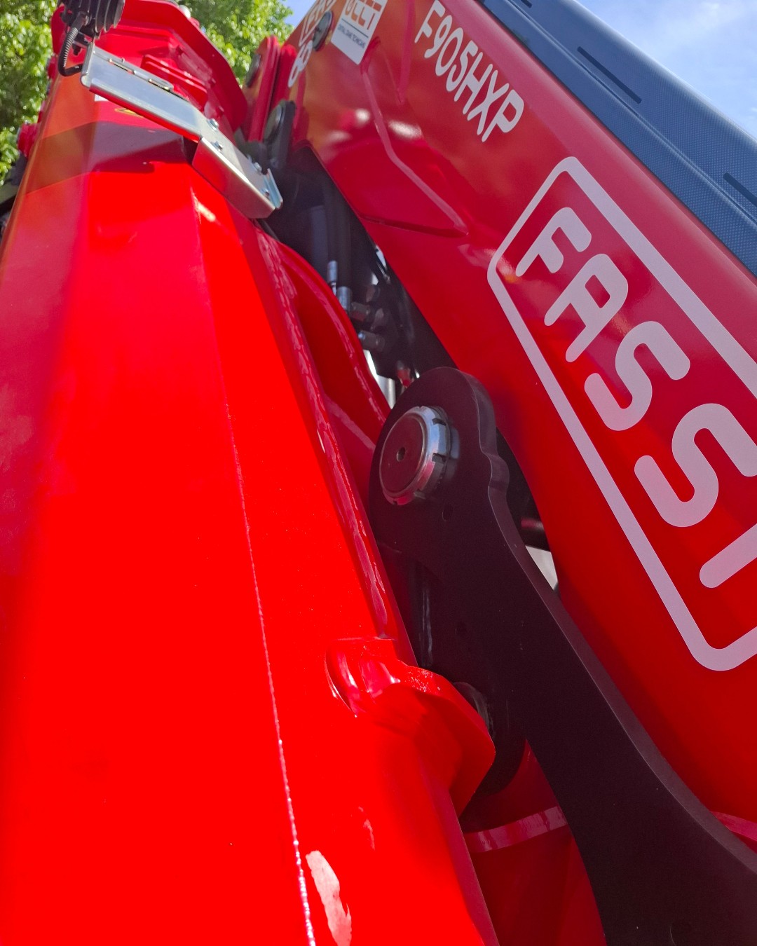 It doesn't come much better than this🔥👌
This stunning Scania R460 Super was recently delivered to J&P Capacitors Ltd. With full air suspension and Fassi 905 crane, this units style and capabilities are as high as they come.
Supplied by Keltruck Account Manager, Richard Woodland. The unit will now be maintained by the team at Keltruck Cardiff with a five year R&M package for added peace of mind and to ensure maximum uptime and efficiency.
Thank you to all the team at J&P Capacitors for allowing us to supply this outstanding unit.
#SuppliedByKeltruck #ScaniaSuper