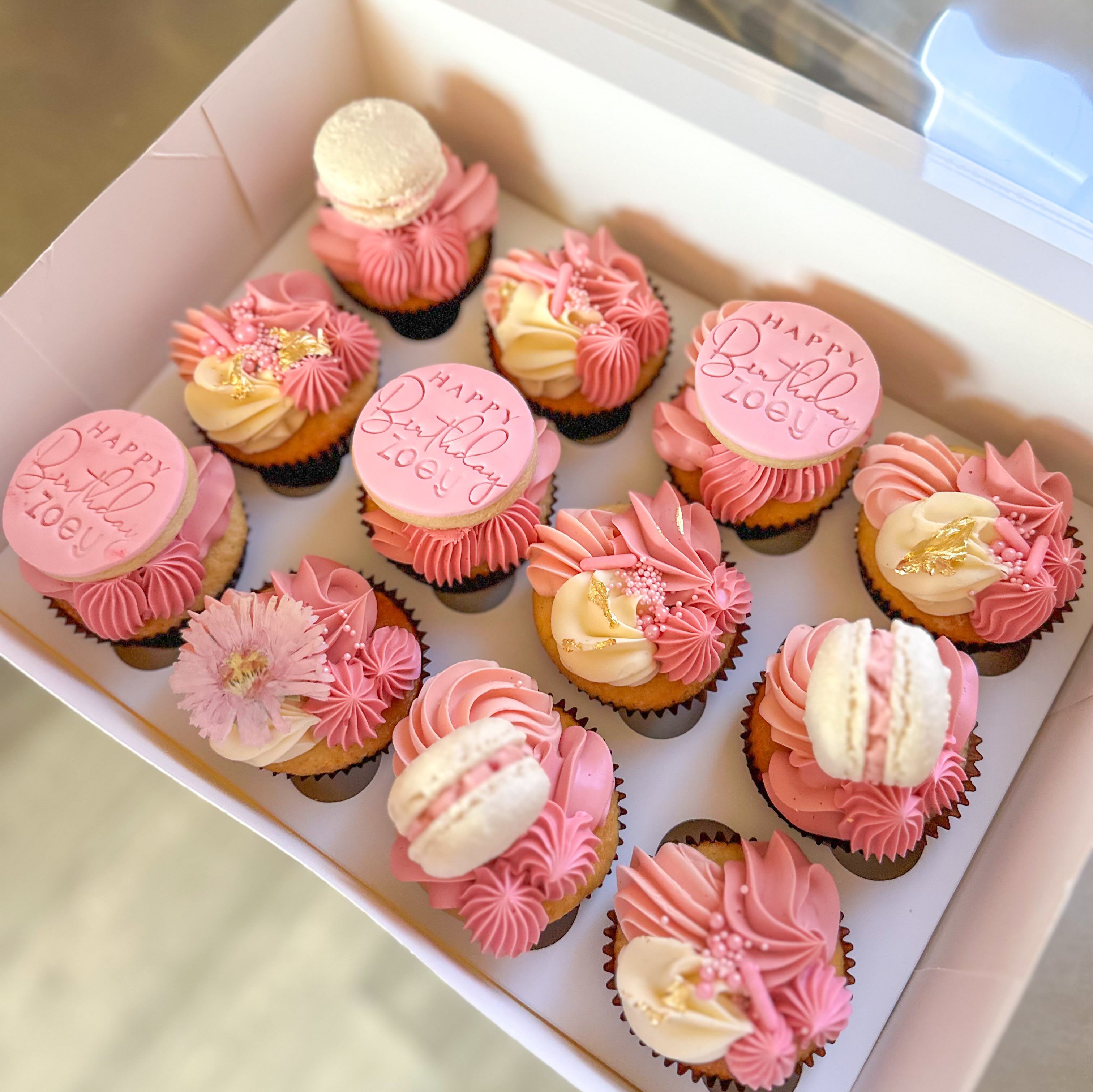 Can’t even count how many cupcakes have gone out in the last month! Here is just a few 🧁
.
.
.
.
.
.
#bakerswannabake #cupcakes #yassvalley #canberracakes #canberrafood
