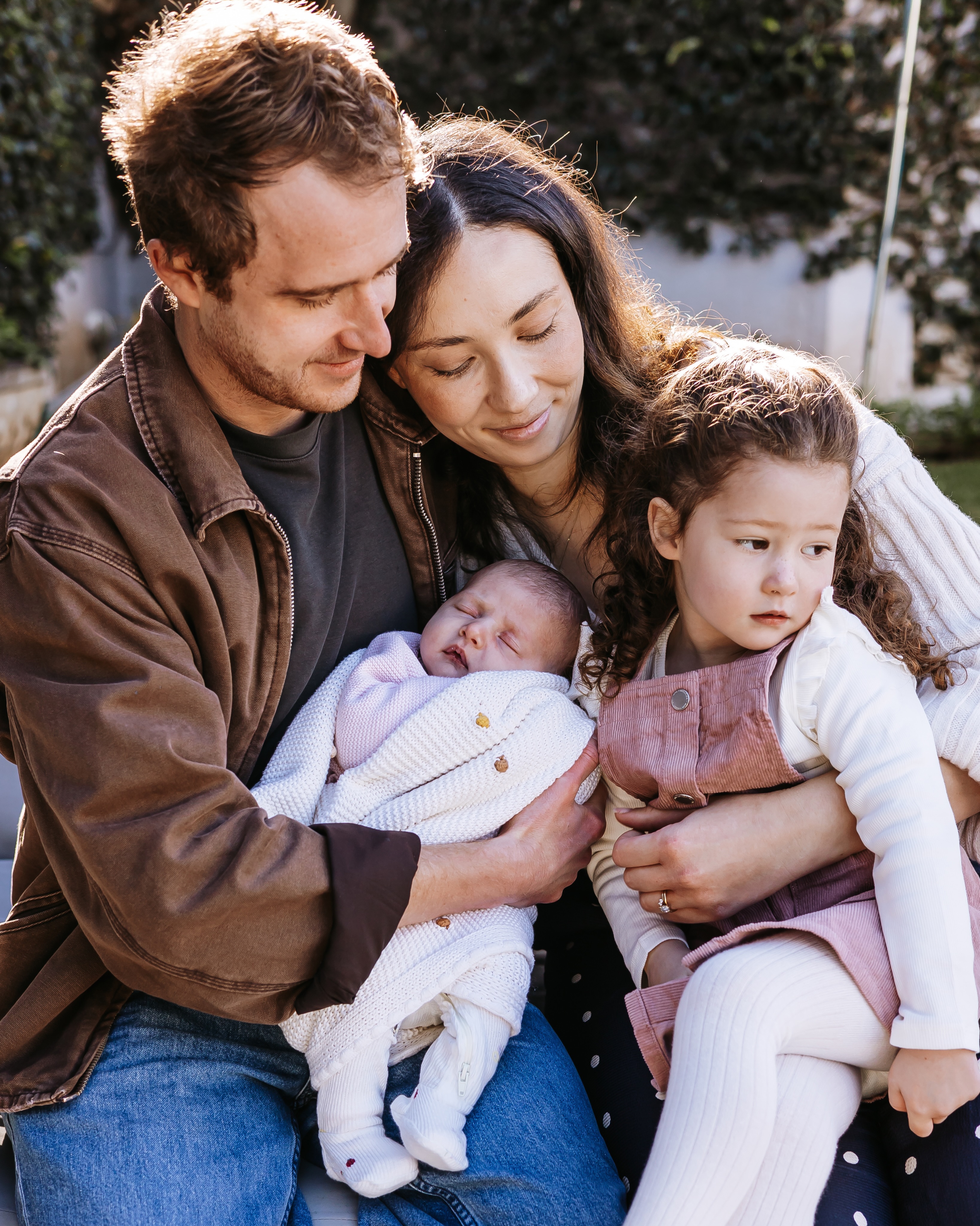 I always hope my families look back at these photographs and remember not just what life looked like, but what it felt like.
The little kisses.
Tiny hands reaching for mum.
Family breakfasts.
A baby sleeping through it all.
The ordinary days have a funny way of becoming the ones we miss the most.š¤š