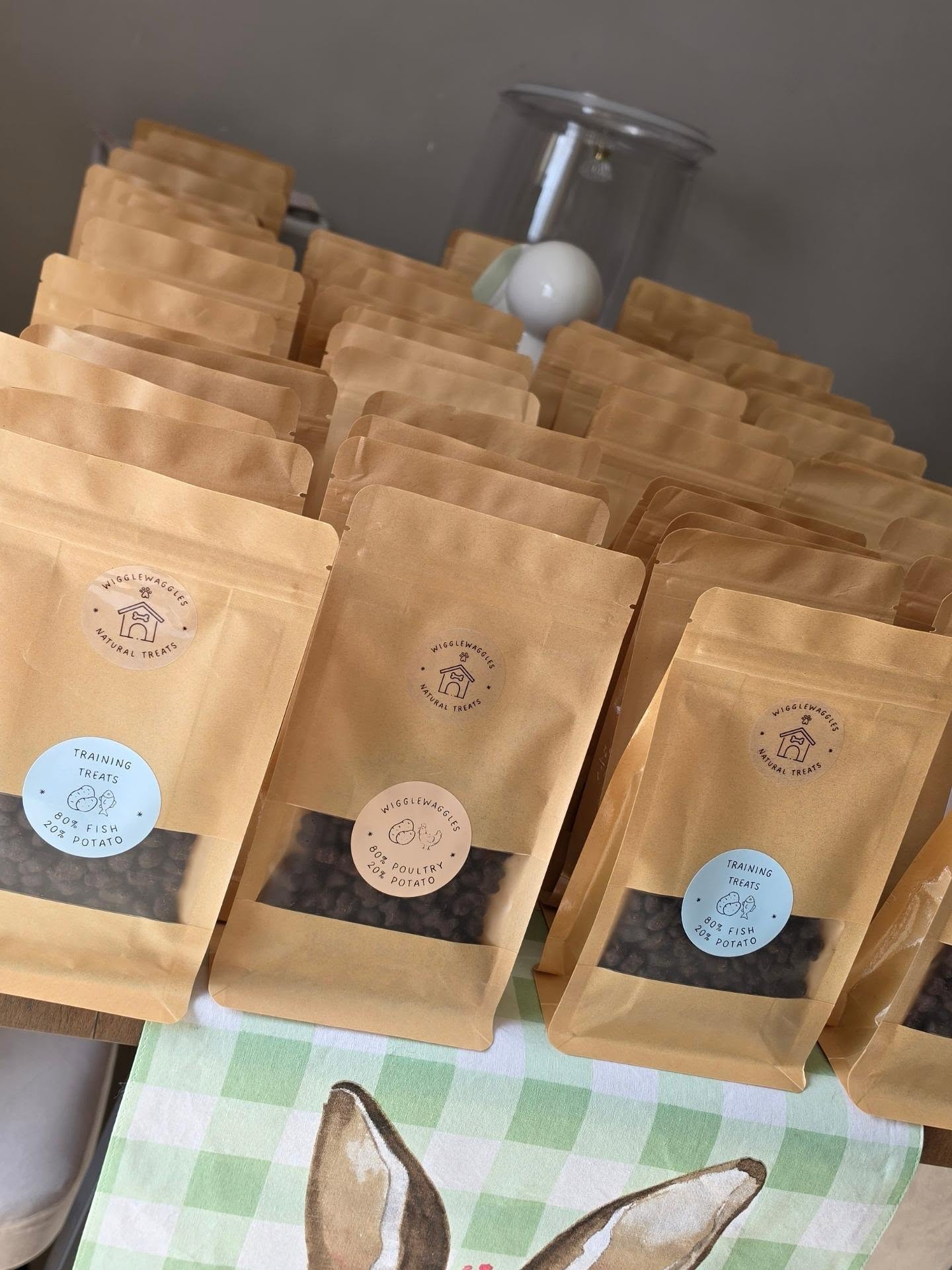 All weighed, packaged, labeled & ready to go for the WiggleWaggles Shnack-Shack opening SOON! 🐾🐾
Items can be pre-paid and pre-ordered for a 1 hr collection or you can come by and take a peek to see what is available. Honesty box system. CCTV. Cash preferred but card accepted! 🐾🐾
Full shop Item list will be available soon and pre-order discounts for clients with active bookings will be available 🤍
#WiggleWaggles #naturaltreats #dogs #cats