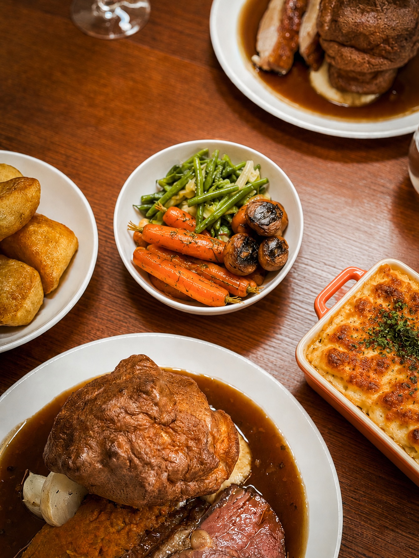 There are Sunday roasts… and then there’s a Queens Sunday roast 😍 Gor your table booked yet? 🍴