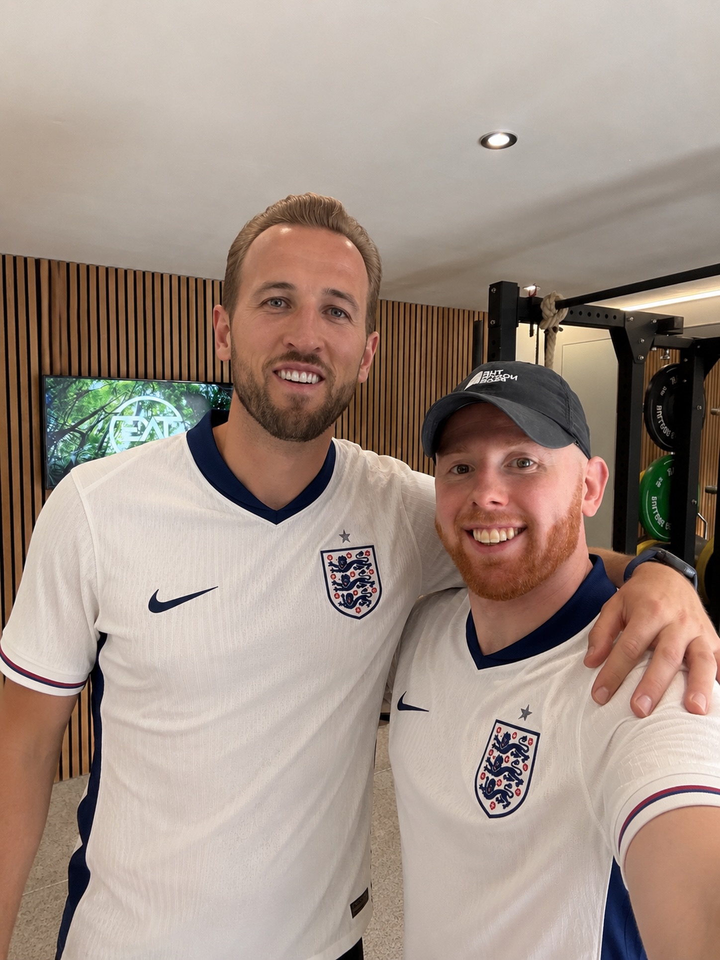 You might not be within touching distance of Harry Kane… but there’s another Harry right here. 😂 🏴
And while I can’t promise you England captain status, there is something we can all take from an elite athlete mentality.
Elite performance isn’t just about talent.
It’s about understanding your body.
Working on your weaknesses.
Building resilience.
Recovering properly.
And doing the right things consistently: especially when nobody is watching.
That mentality isn’t reserved for professional footballers.
At TAGFIT, I work with everyday people who want to move better, feel stronger and get more confidence back in their body.
Some are dealing with pain and long-standing movement problems. Others are rebuilding after surgery, managing neurological challenges, or simply refusing to accept that feeling stiff, weak and restricted is “just part of getting older”.
You don’t need to train like an England captain. ⚽️
But you can start treating your own health and movement with the same importance an elite athlete gives theirs.
Understand what your body needs.
Build around your individual weaknesses.
Train with purpose.
Recover with purpose.
Keep showing up.
Elite mentality. Applied to everyday life.
And fortunately for you, there’s a Harry a little closer to home. 😉 🏴
TAGFIT | Movement. Nervous System. Longevity.
#TAGFIT
#EnglandFootball
#MoveBetter
#EliteMindset
#WorldCup