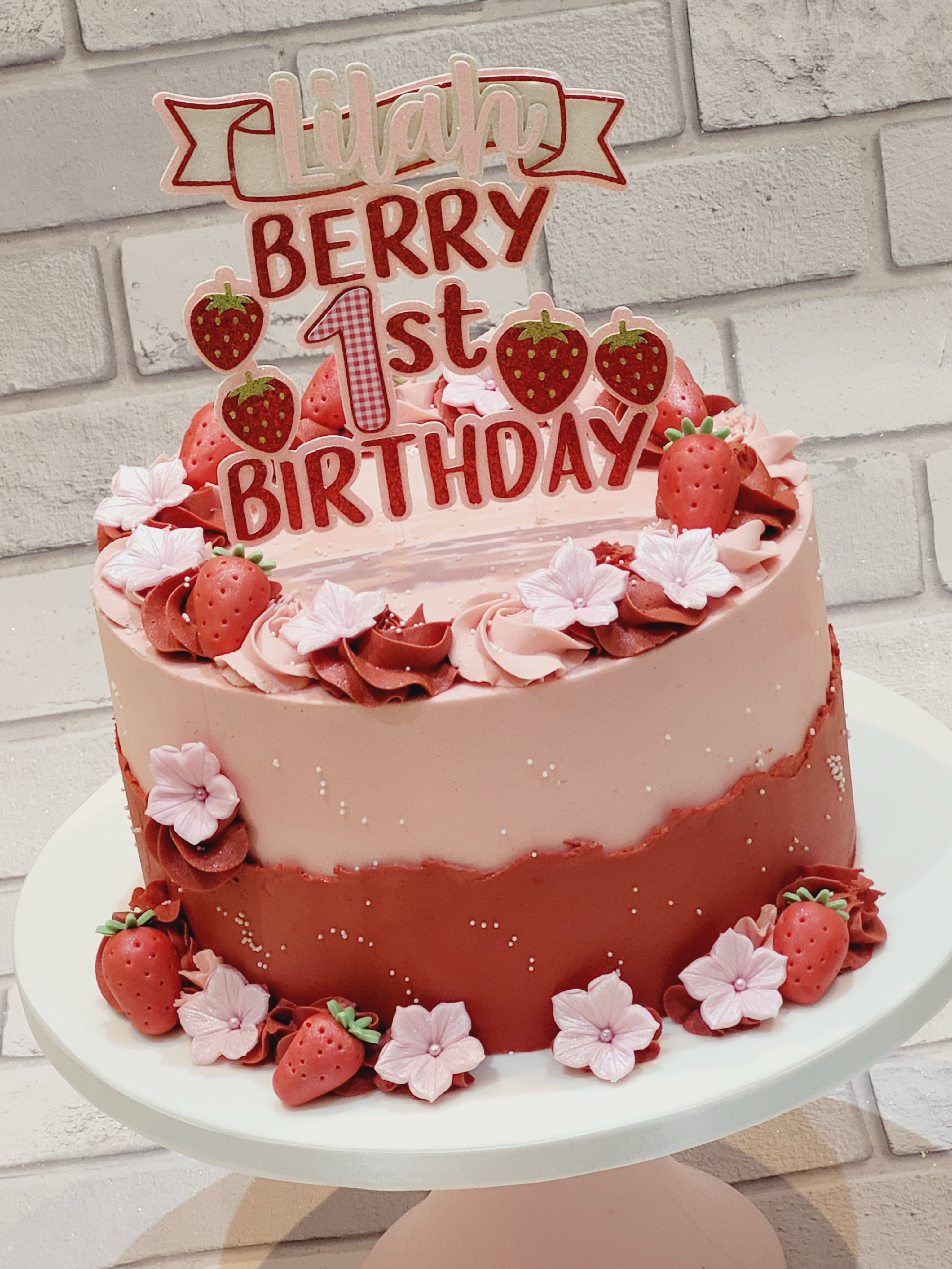 Berry Birthday to you. 🍓
The customer absolutely loved the cake when they picked it up. Looks delicious.
#birthdaycake #northwalescakes #cakemaker #strawberrycake🍓