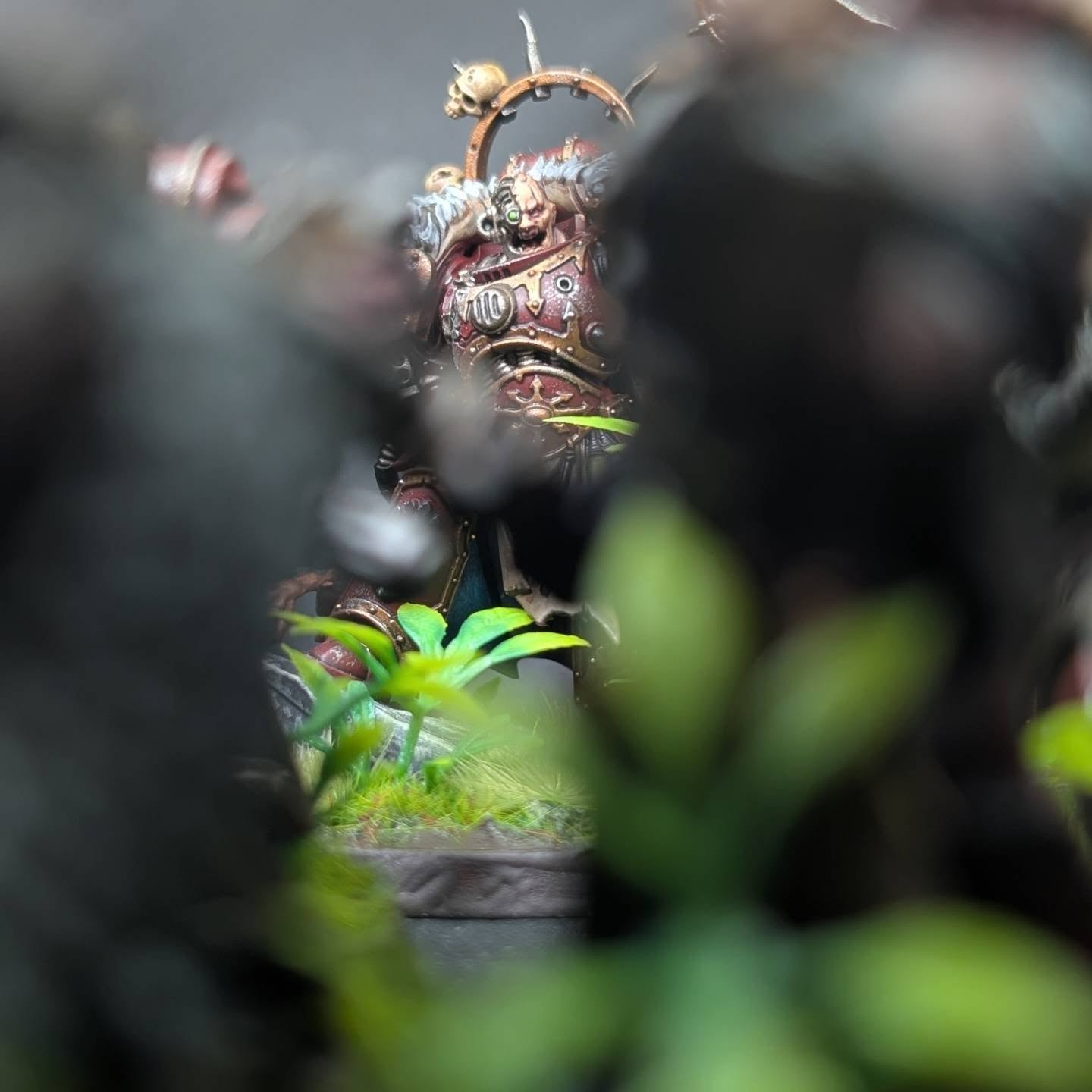 Peering through the plants like some sort of tree hugging voyeur. I suppose actually, that's probably the best kind of voyeur. At least the least threatening kind of voyeur. Taking a break from the space pirates to get severely cracking on a bunch of space orks