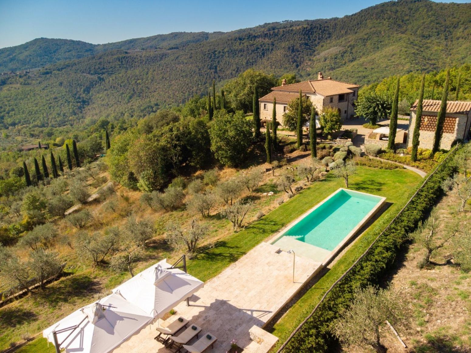 🍷 Historic Chianti Estate with Boutique Vineyard | Tuscany
Rebuilt within its original 1796 stone walls, this turnkey estate perfectly blends timeless Tuscan heritage with modern Class A energy efficiency and smart-home luxury.
Main Villa (480 sqm): Expansive living areas, internal lift, and 5+ bedrooms (including a self-contained apartment).
Guest Cottage (70 sqm): Fully independent 1-bedroom detached annexe.
The Grounds: 23 hectares of absolute privacy featuring olive groves, a boutique vineyard (~2,500 bottles/year), and a spectacular travertine infinity pool.
An exceptional private residence or high-end boutique hospitality venture.
📍 Location: Chianti Aretino, Tuscany
📩 DM for full details and private viewings.