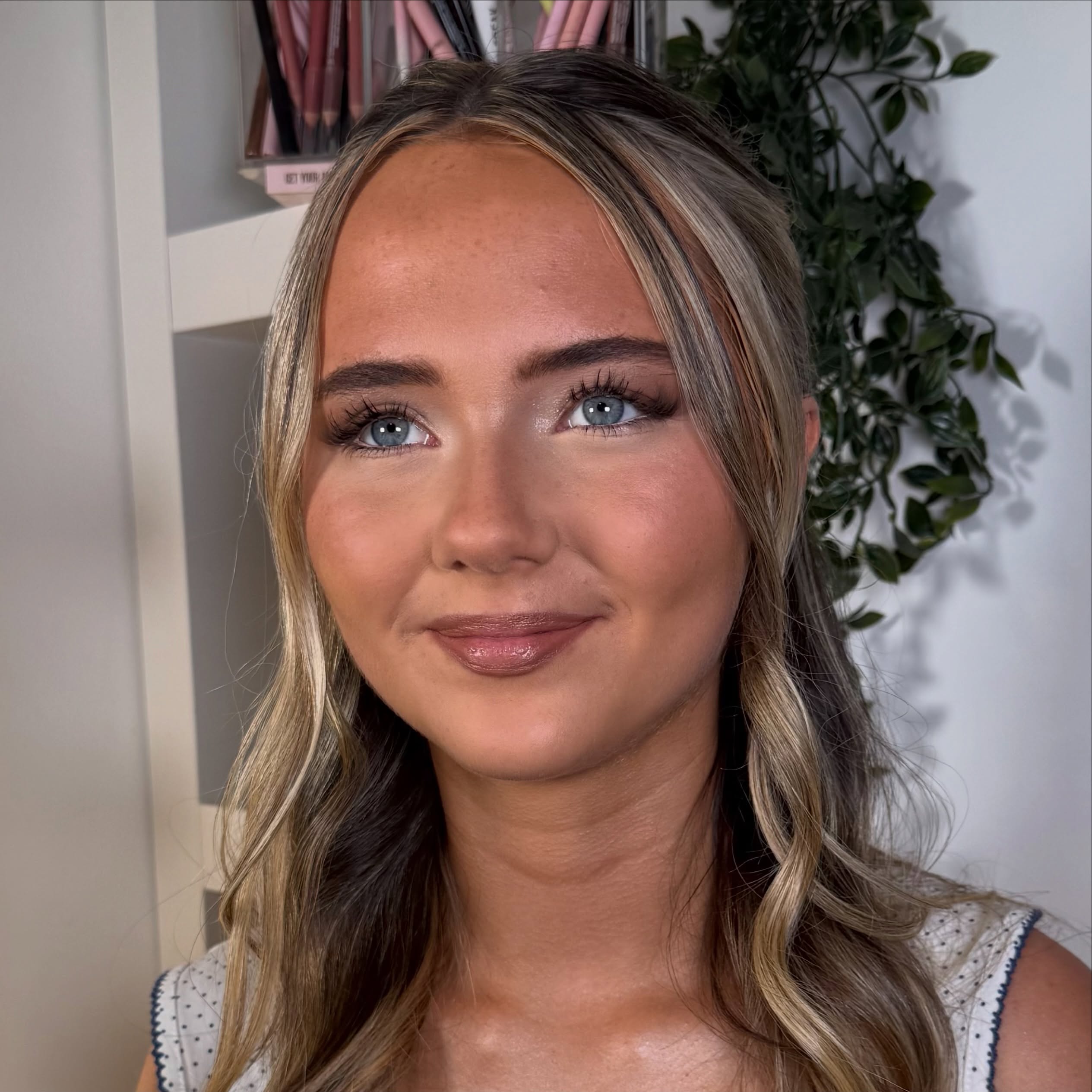 ✨ PROM 2026 ✨
Couldn’t choose just one… 💫
📲 Tap the "book now" tab on my profile to secure your appointment
💌 Bridal enquiries - livhaleymakeup@outlook.com
#prommakeup #prommakeuplook #southwalesmakeupartist #southwalesmakeup #southwalesmua