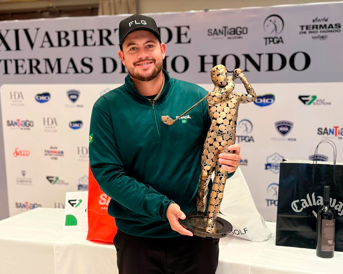 Finalizó una nueva edición del Abierto de Termas de Río Hondo ⛳.
El Termas de Río Hondo Golf Club fue nuevamente sede del XIV Abierto de Termas de Río Hondo, un clásico del Tour Profesional de Golf Argentino que reunió a figuras del país y de la región.
El brasileño Andrey Borges se quedó con la victoria 🏆.
@termasgolfclub
@tpgargentino