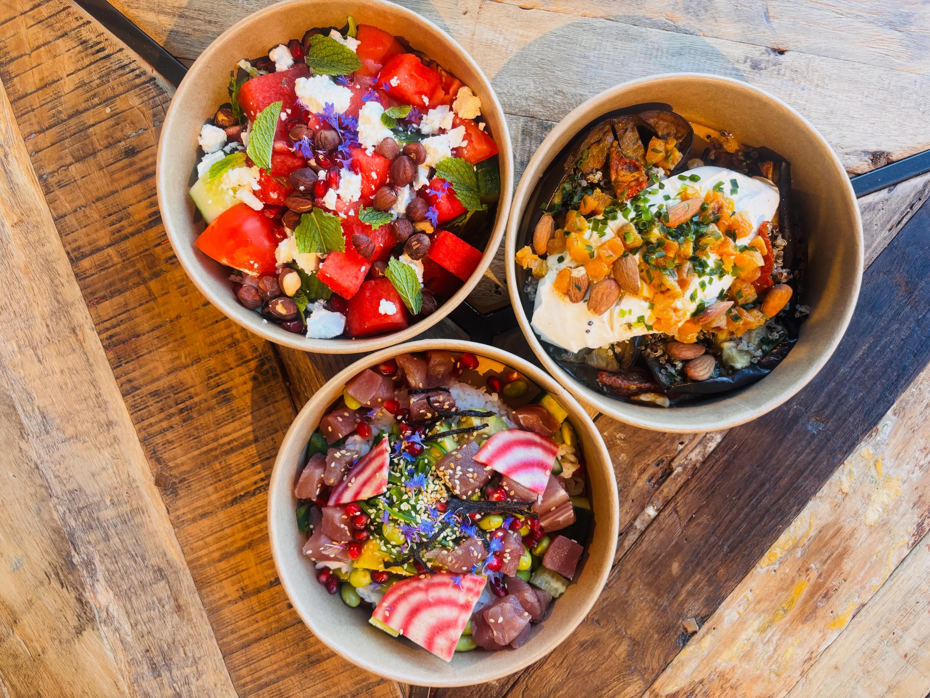 🥗☀️ Envie de fraîcheur ?
Les salades d’été sont arrivées au Bla Bla Restaurant 🤩
Des produits frais, de saison, des saveurs gourmandes… tout ce qu’il faut pour un déjeuner léger et plein de goût ! 🌿🍅🥒
✨ À déguster sur place ou à emporter.
📍On vous attend pour faire le plein de fraîcheur !
Infos & réservations 04.75.97.46.64 / 06.78.67.69.44