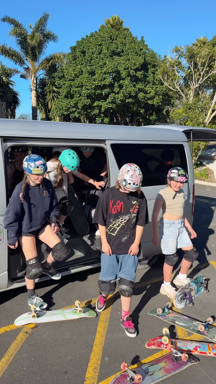 Our first school holiday skate tour for this holdiays (& this year 👶🏼) went down today! ❤️🔥 lots of skating in the sun & lots of time with friends 🫶 so much fun! 🌞🌞