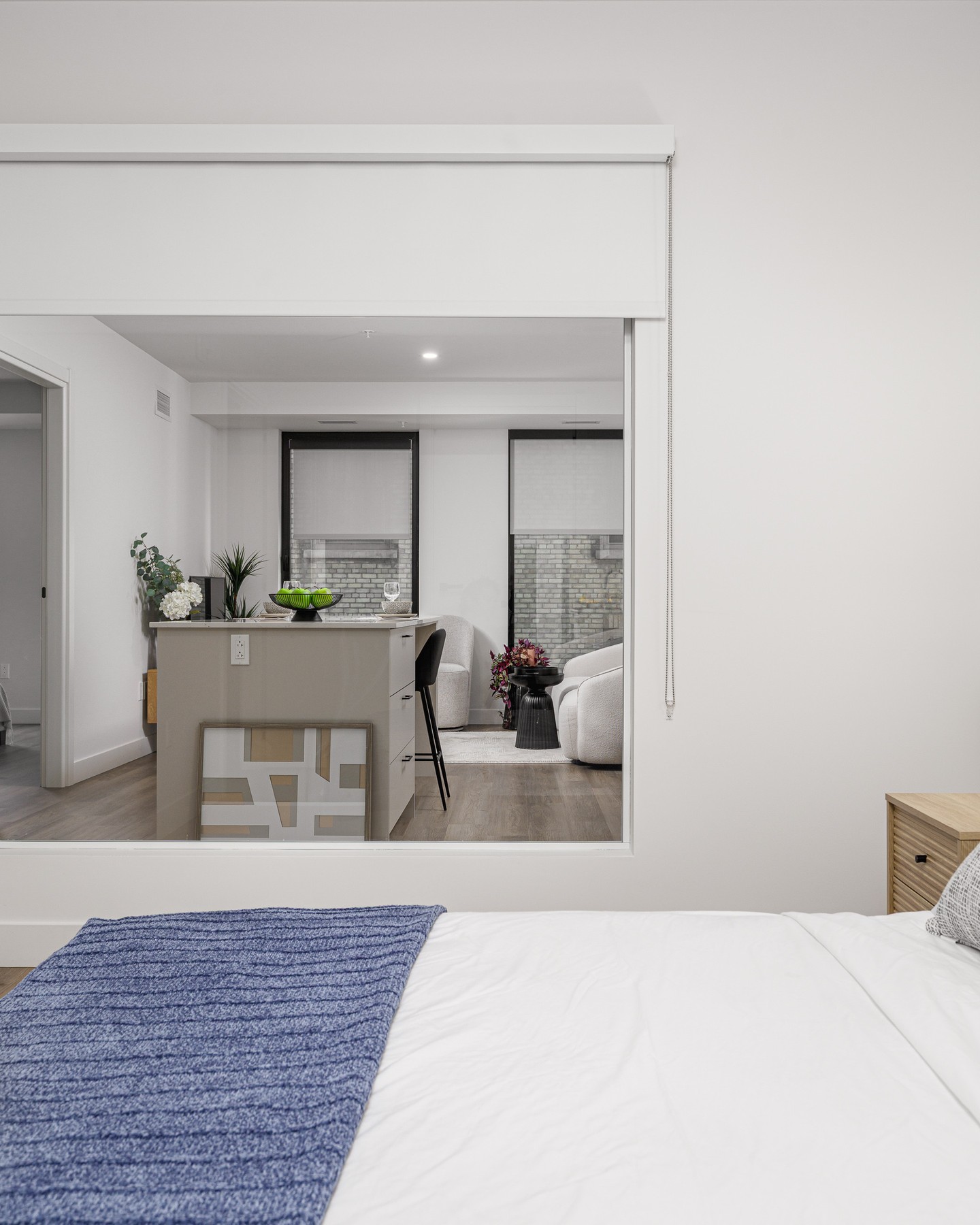Un concept ouvert, fermé à votre façon. Des stores sur mesure pour les fenêtres qui n'en sont pas tout à fait — réservez votre consultation gratuite. 📲🪟
#mtlblinds #toilessurmesure #designinterieurmtl #decormontreal #habillagefenetremtl #amenagementinterieur