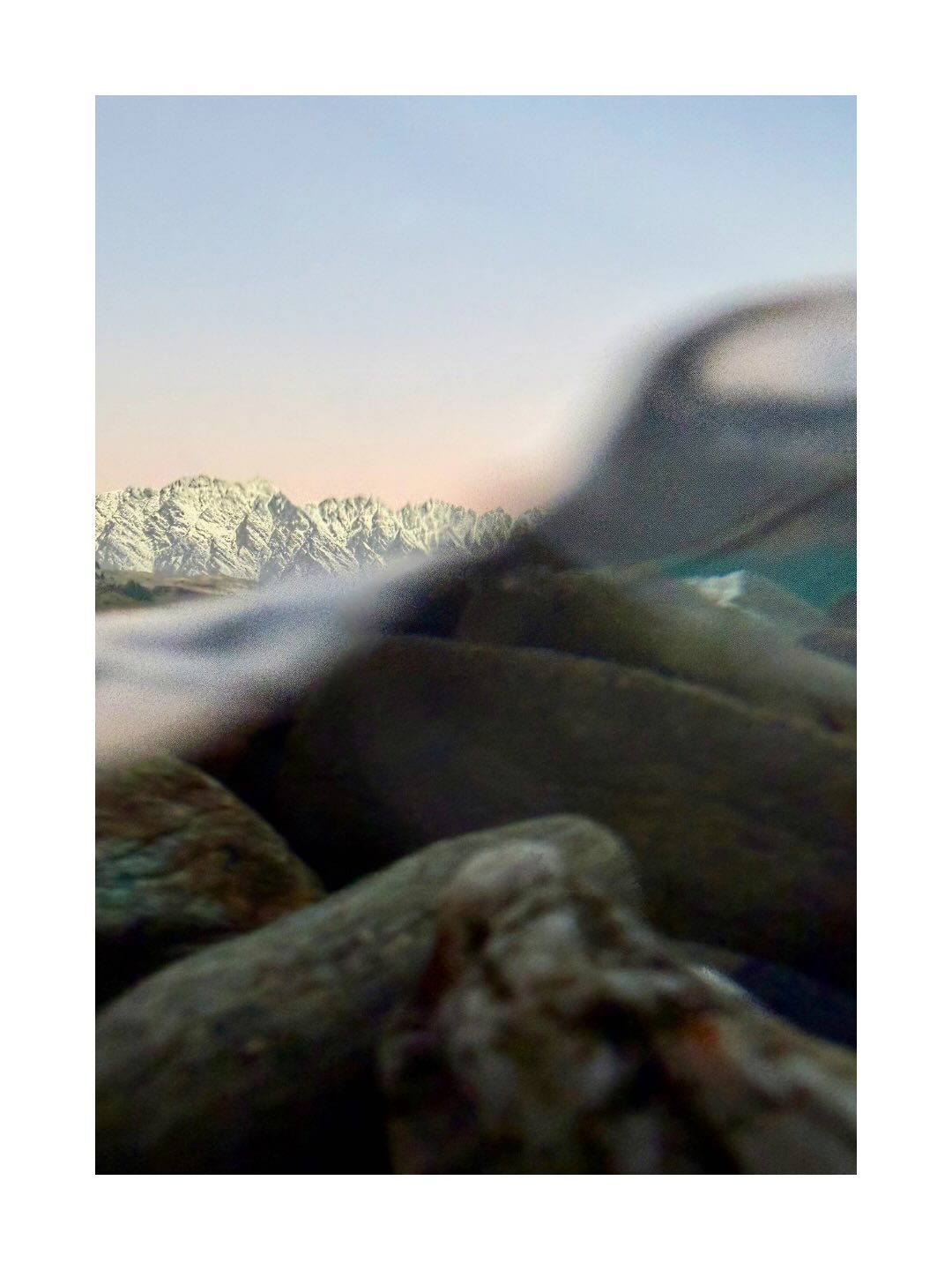 Was supposed to be testing some new kit, but there was water and I got distracted playing about with split shot photography 🤭
Here are a few of my favourites from an evening checking out the alpine glow, including one or two photos without any edits.
#splitshot #remarkables #alpineglow #southislandnz #MomentChallenge
@moment