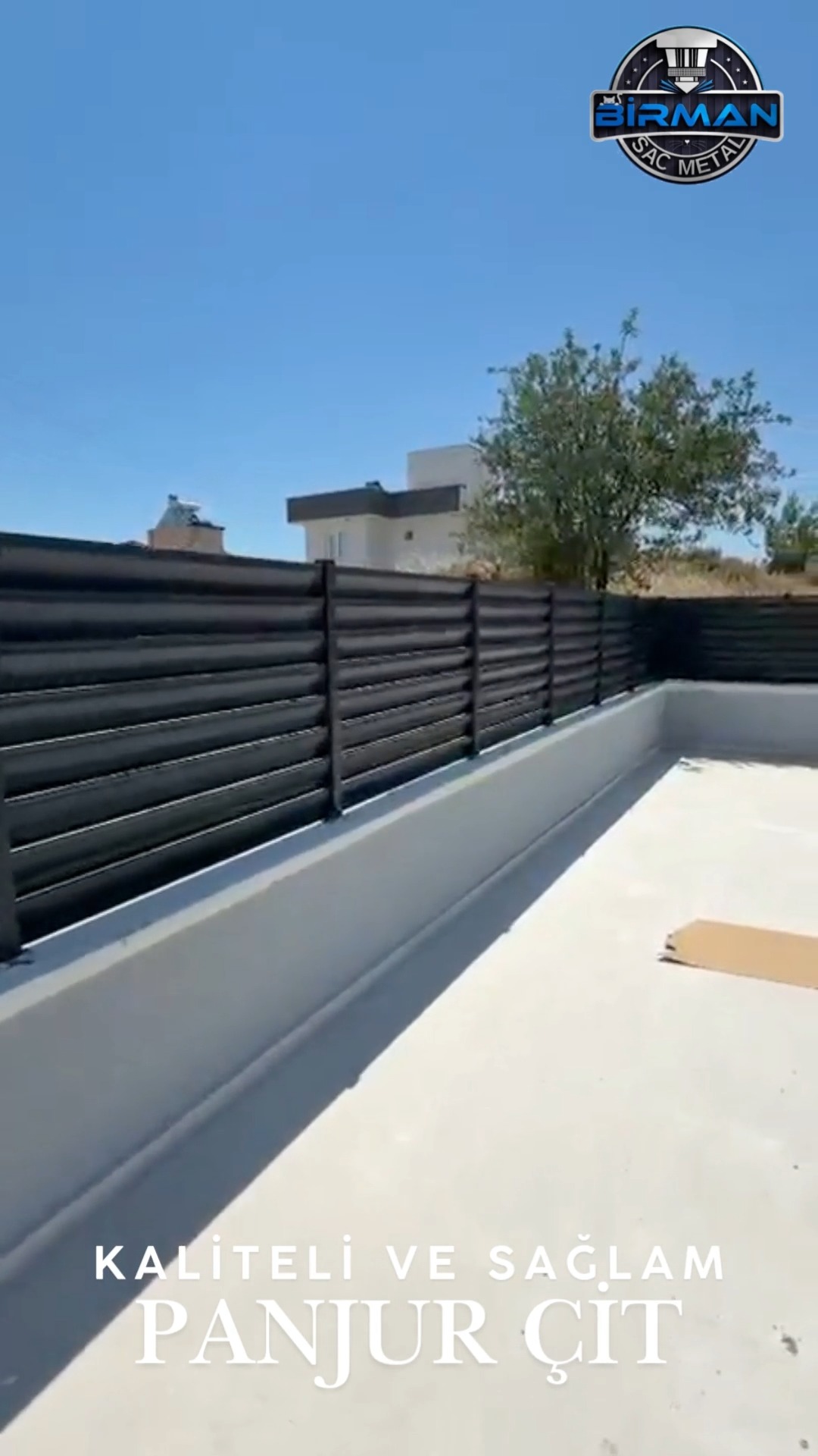 Proje 8 ✨ Güvenlik, estetik ve kaliteli işçilik tek projede buluştu. Bu videoda tamamladığımız **Panjur Çit** uygulamasını yakından inceleyebilirsiniz. Modern tasarımı, yüksek mahremiyet sağlayan yapısı ve uzun ömürlü galvaniz çelik sistemiyle yaşam alanlarına değer katıyor. ✔️ Galvaniz çelik konstrüksiyon ✔️ Elektrostatik toz boya ✔️ Projeye özel üretim...