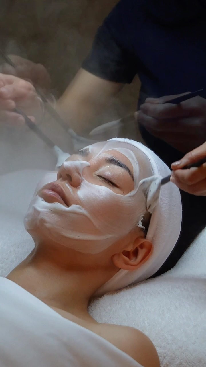 Happy National Love Your Skin Day!! Pamper yourself with the skincare you’ve been dreaming about, because your skin deserves to glow. 🫧
Booking 🔗 www.ricozybeauty.com
Contact 📩 info@ricozybeauty.com.
Location📍300 E Colorado Blvd, Unit 241, Studio 409, Pasadena CA 91101 (Located inside Salon Republic Pasadena at The Paseo)
#skincare #facial #esthetician #lemieux #pasadena
