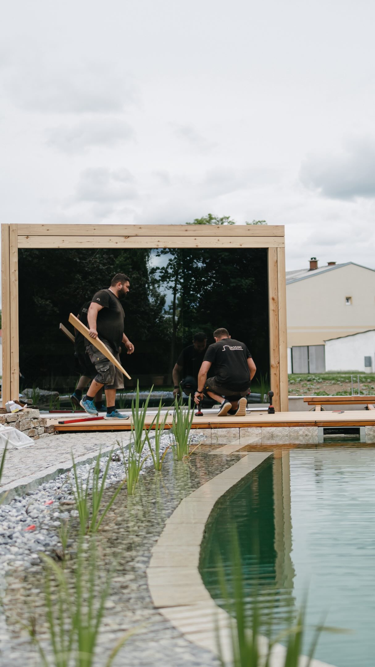 Realizace sauny, terasy a pergoly na přání klientky. 🩷 Každý detail vznikal s respektem k místu i jejím představám. Děkujeme za důvěru – takové projekty nás opravdu baví. 🌿
#sauna #rosimi #work #amazing