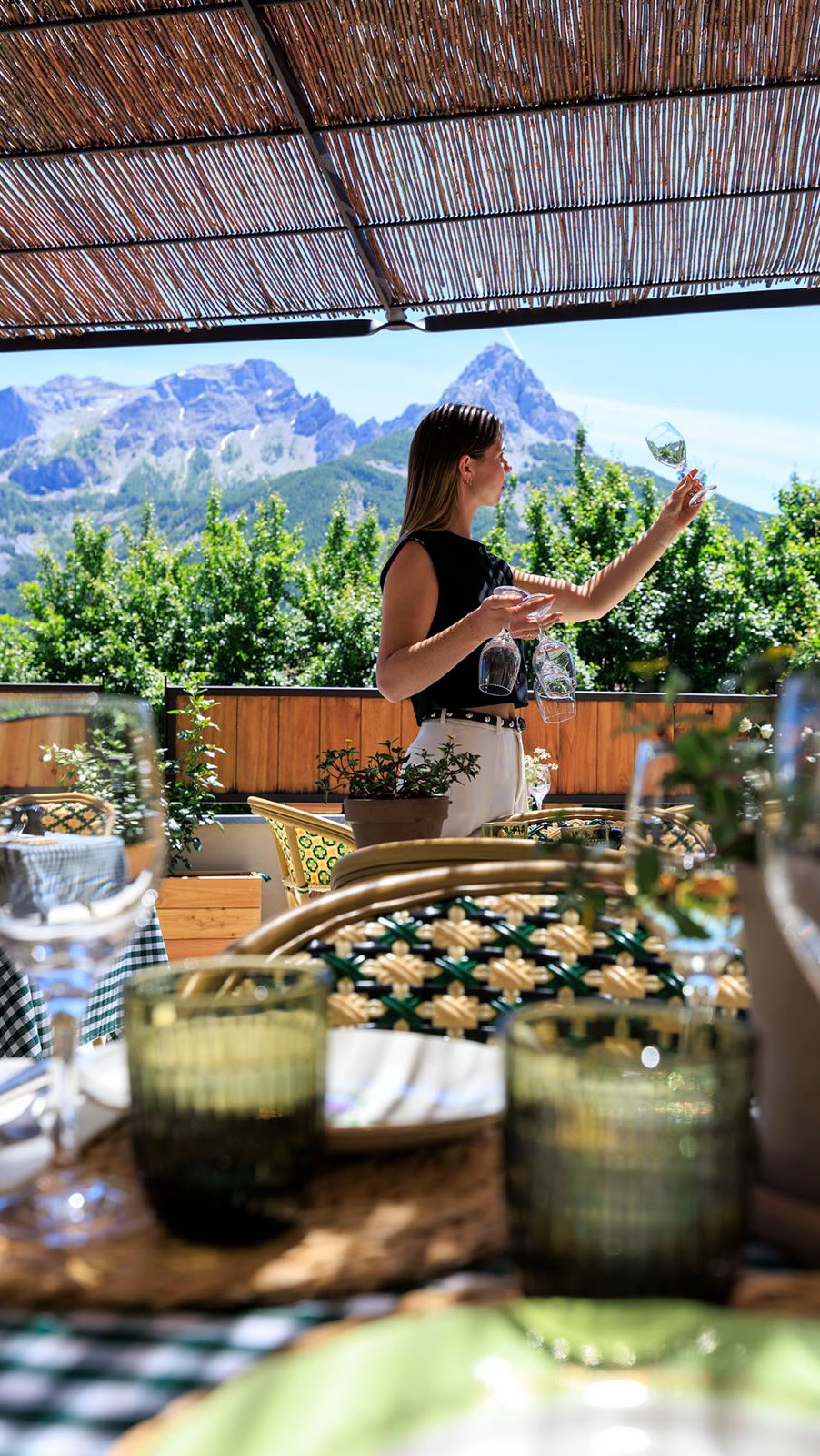 ✨ Un moment hors du temps à La Table du Prieuré.
Des assiettes gourmandes, des produits de saison et une ambiance où chaque détail invite à savourer l’instant. 🍽️🌿
Si vous cherchez une adresse qui allie authenticité, raffinement et convivialité, celle-ci mérite le détour.
Vous connaissez déjà La Table du Prieuré ? Dites-moi votre plat préféré en commentaire. 👇
#LaTableDuPrieuré #Restaurant #Gastronomie #CuisineFrançaise #FoodLover
📽️ @matiissem